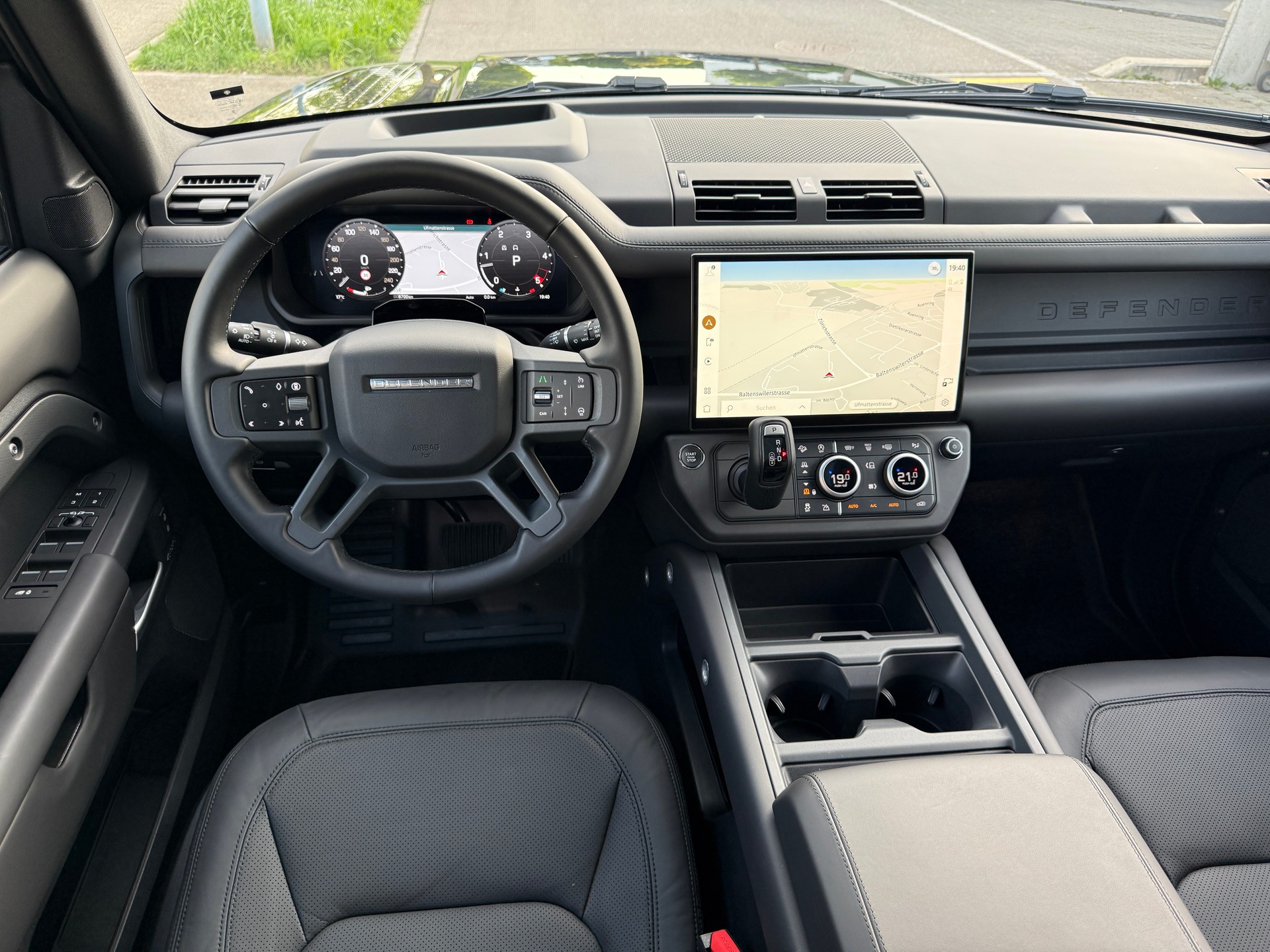 LAND ROVER DEFENDER 110 3.0 D I6 350 X-DYNAMIC HSE AWD AT8***FACELIFT***350 PS*5 JAHRE/150000 KM HERSTELLERGARANTIE*-image-12