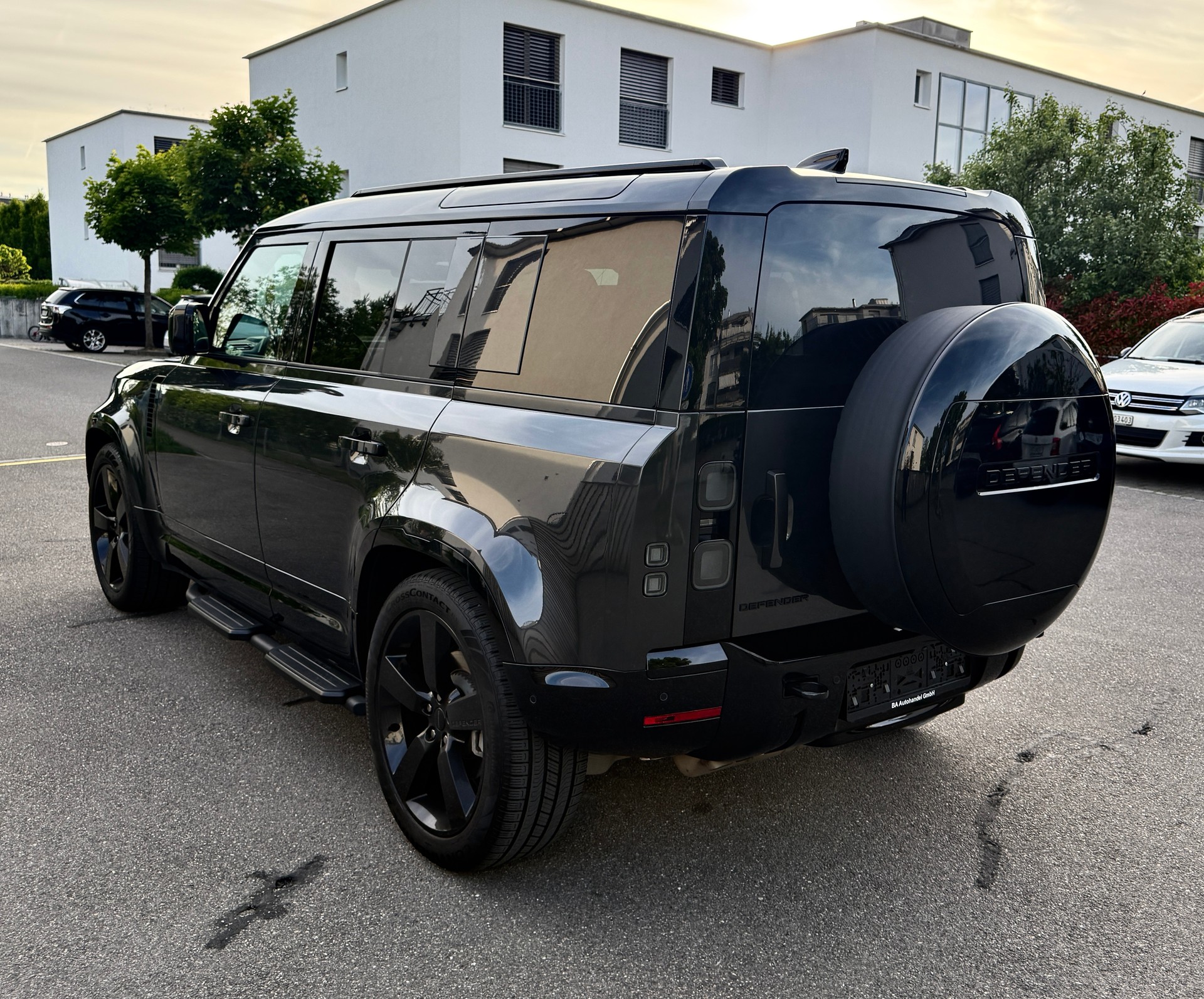 LAND ROVER DEFENDER 110 3.0 D I6 350 X-DYNAMIC HSE AWD AT8***FACELIFT***350 PS*5 JAHRE/150000 KM HERSTELLERGARANTIE*-showroom-element-3