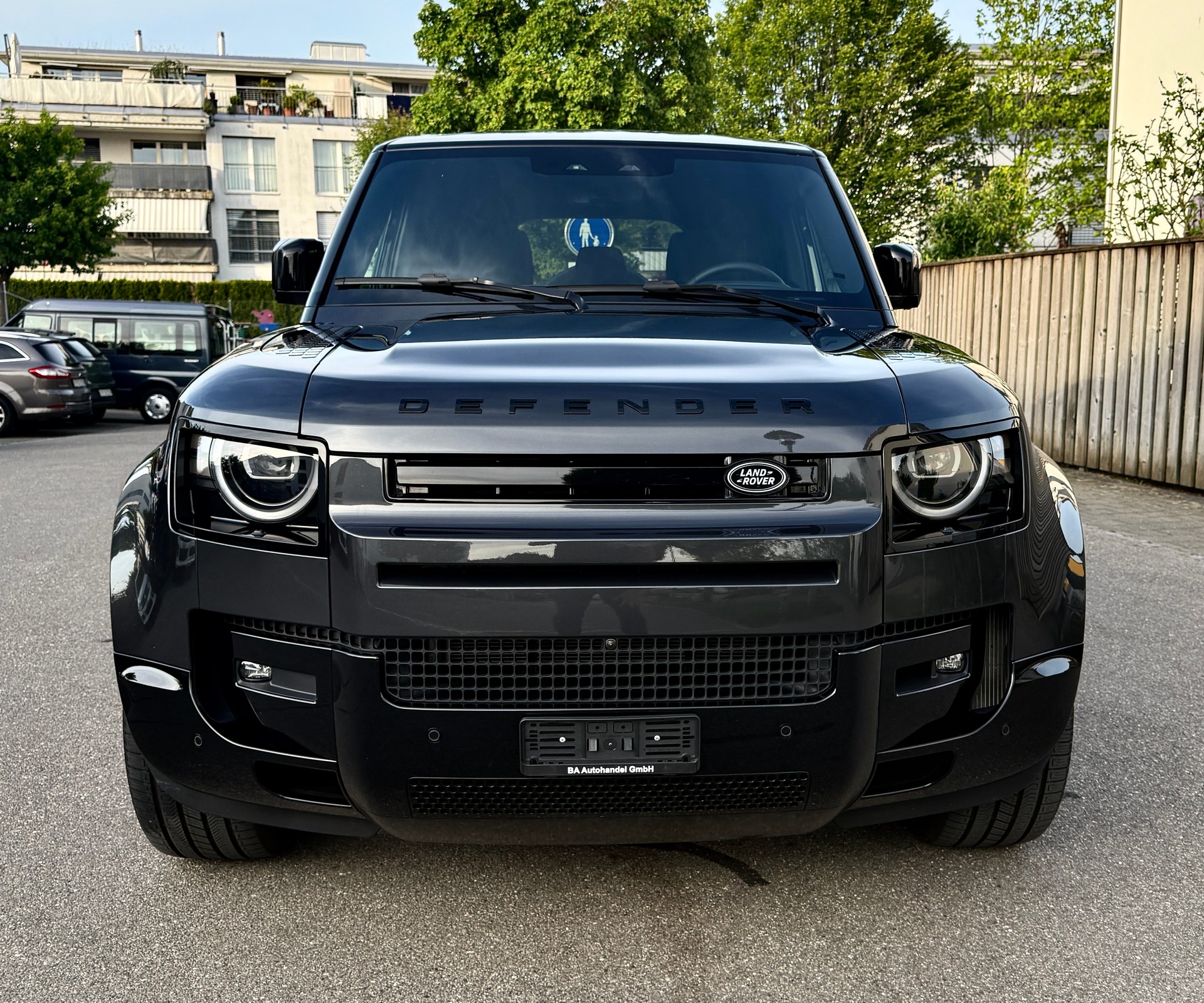 LAND ROVER DEFENDER 110 3.0 D I6 350 X-DYNAMIC HSE AWD AT8***FACELIFT***350 PS*5 JAHRE/150000 KM HERSTELLERGARANTIE*-showroom-element-1