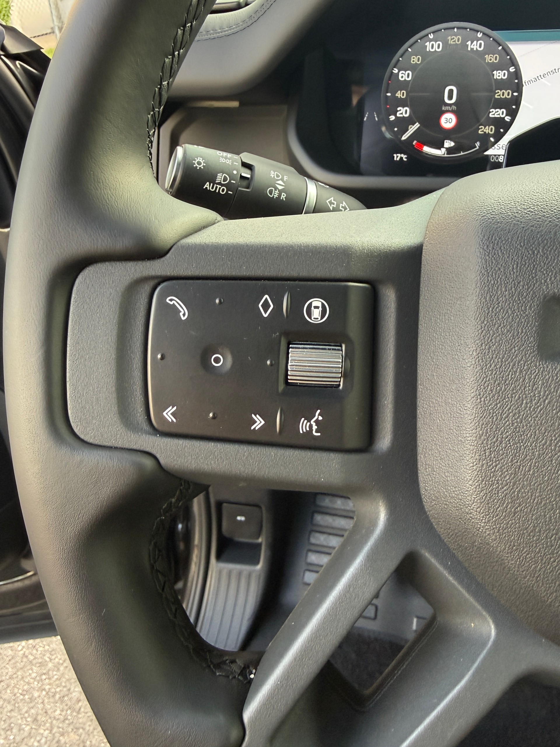LAND ROVER DEFENDER 110 3.0 D I6 350 X-DYNAMIC HSE AWD AT8***FACELIFT***350 PS*5 JAHRE/150000 KM HERSTELLERGARANTIE*-image-15