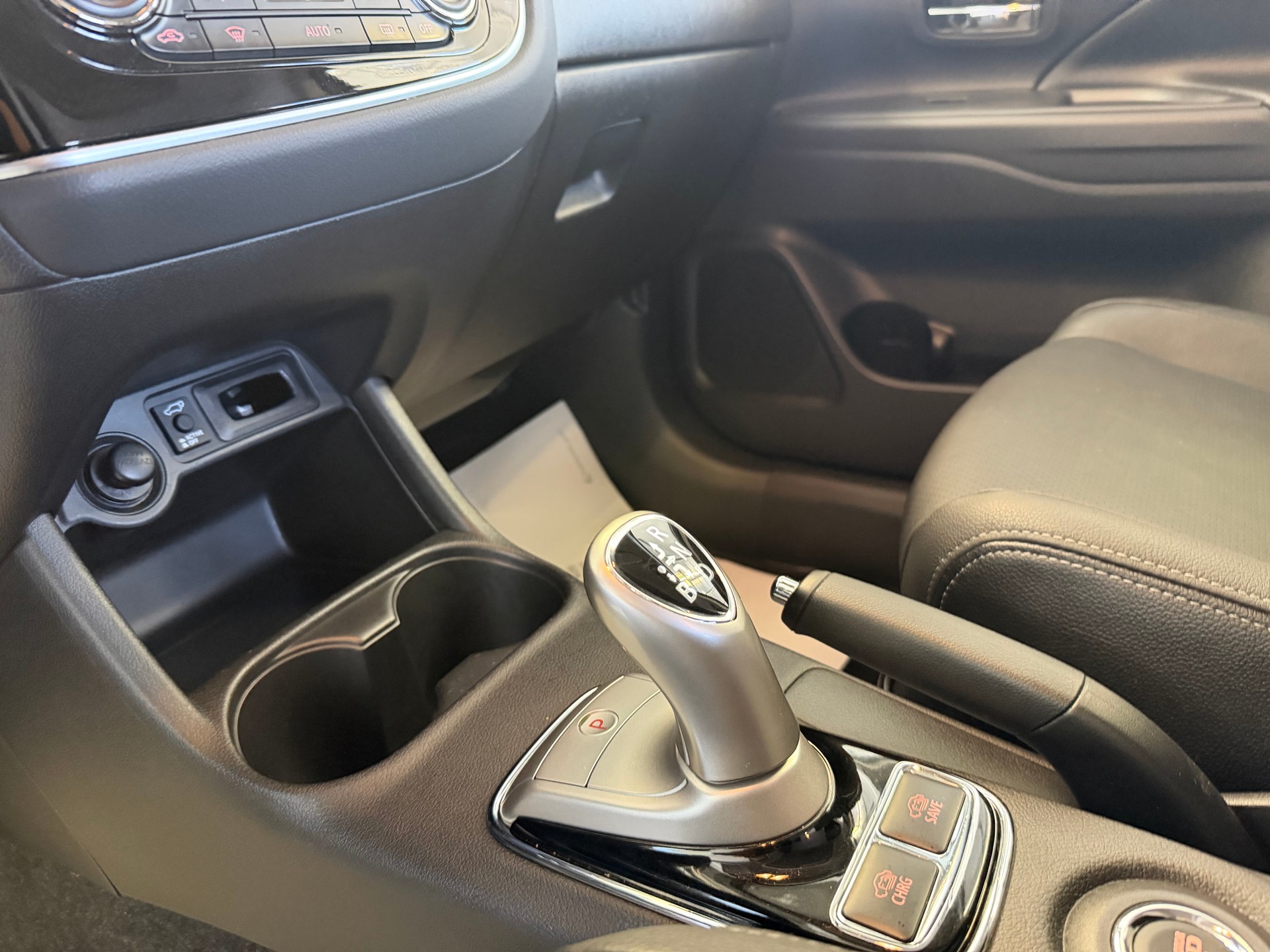 MITSUBISHI Outlander 2.0 PHEV Intense-image-7