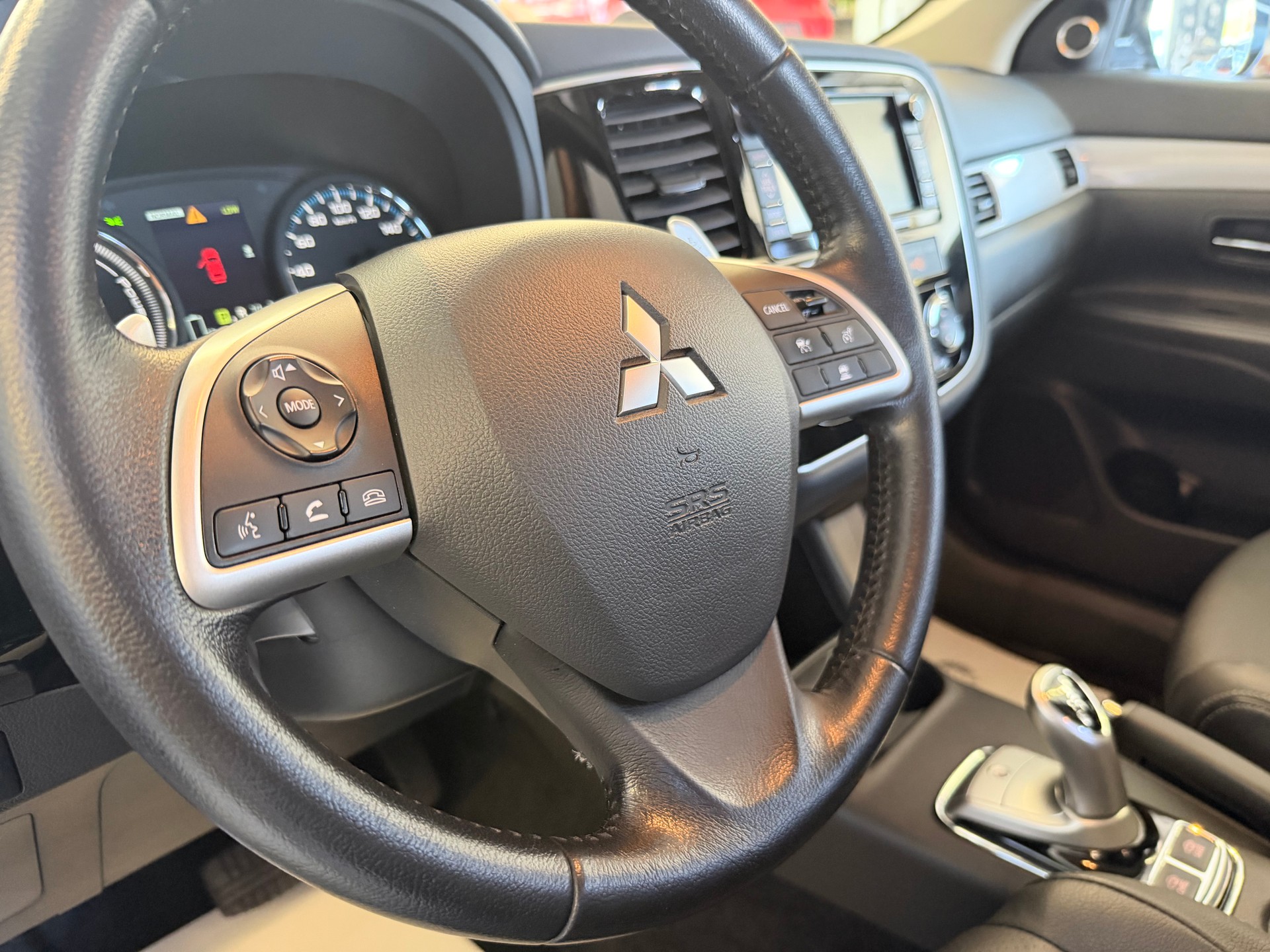 MITSUBISHI Outlander 2.0 PHEV Intense-image-8