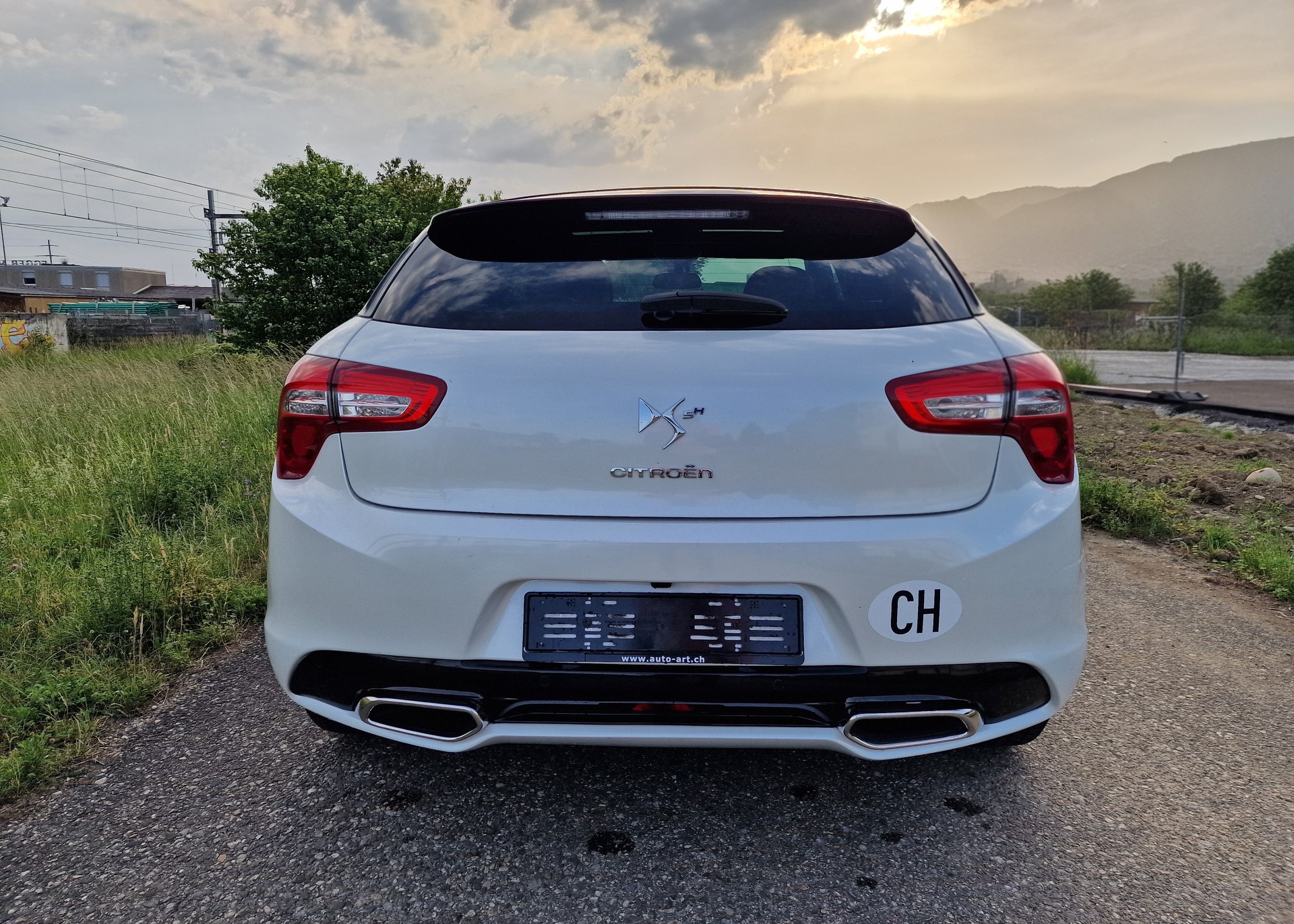 DS AUTOMOBILES 2.0 HDi Sport Chic-image-2