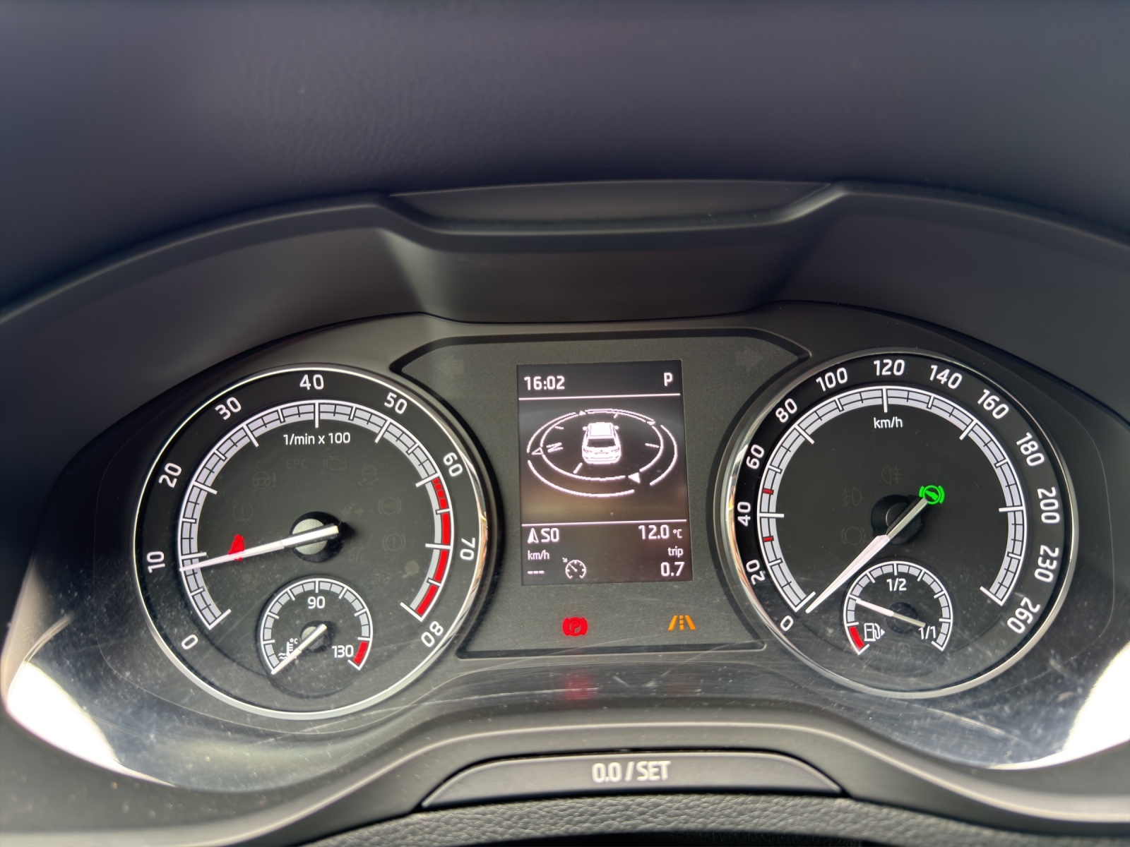 SKODA Karoq 1.5 TSI ACT Ambition DSG-image-8
