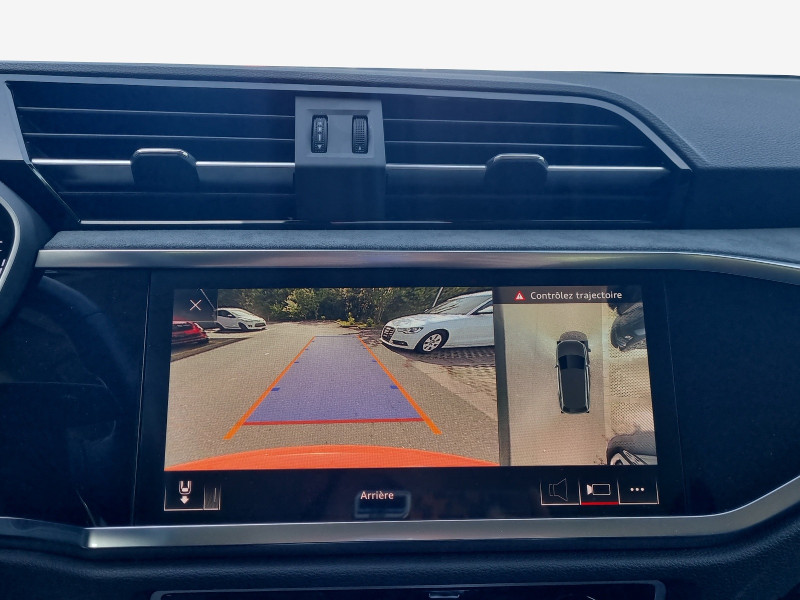 AUDI Q3 40 TFSI S line quattro S-tronic-image-13