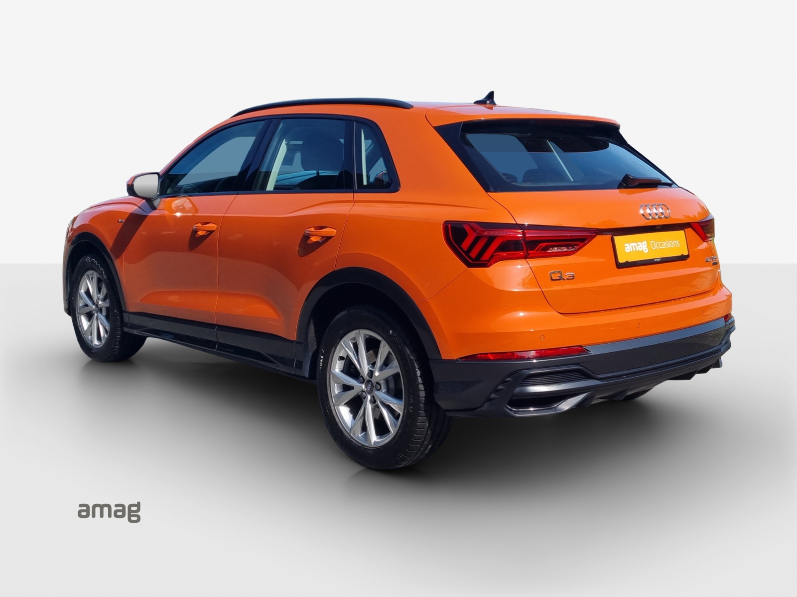 AUDI Q3 40 TFSI S line quattro S-tronic-image-2