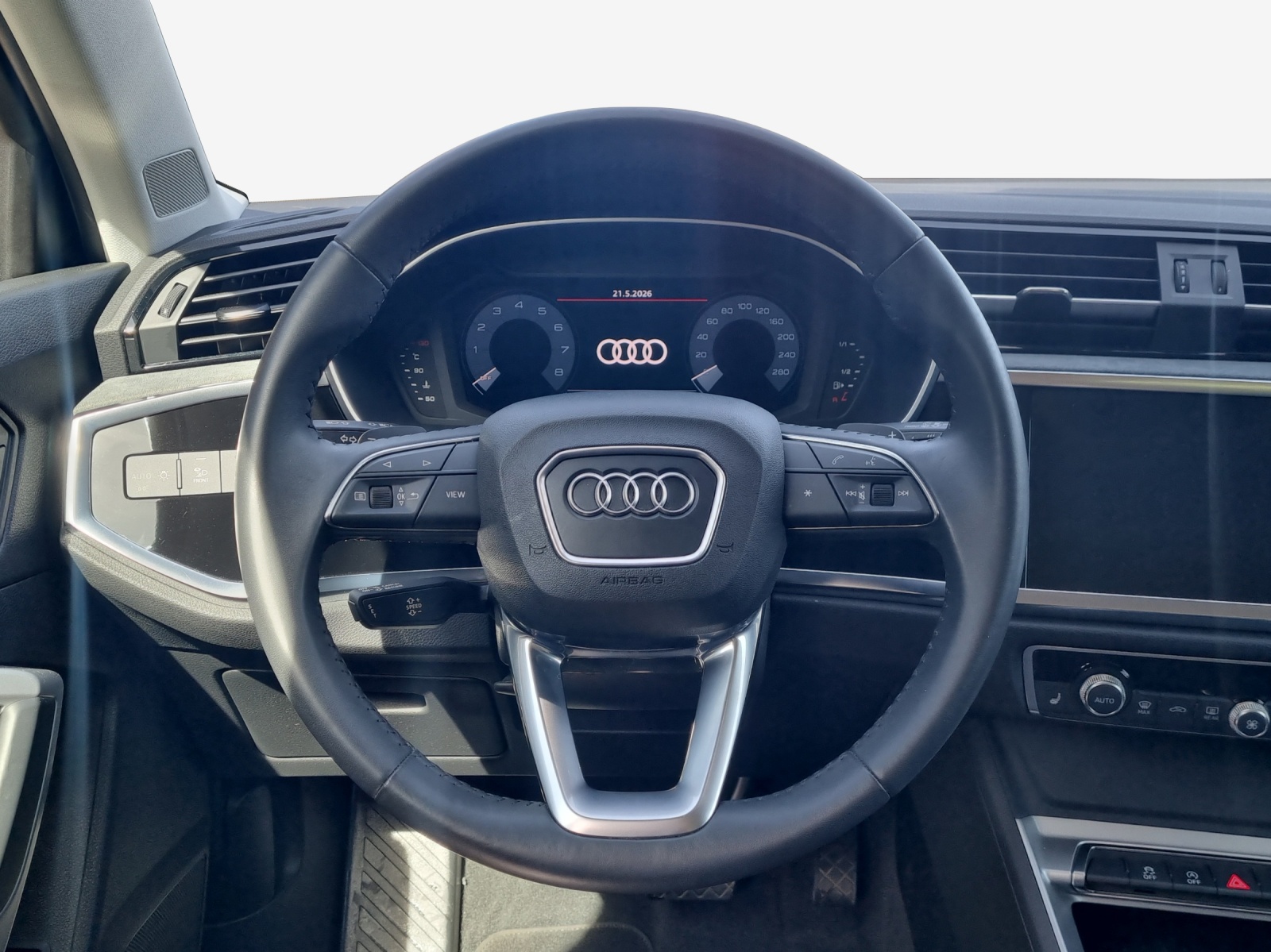 AUDI Q3 40 TFSI S line quattro S-tronic-image-9