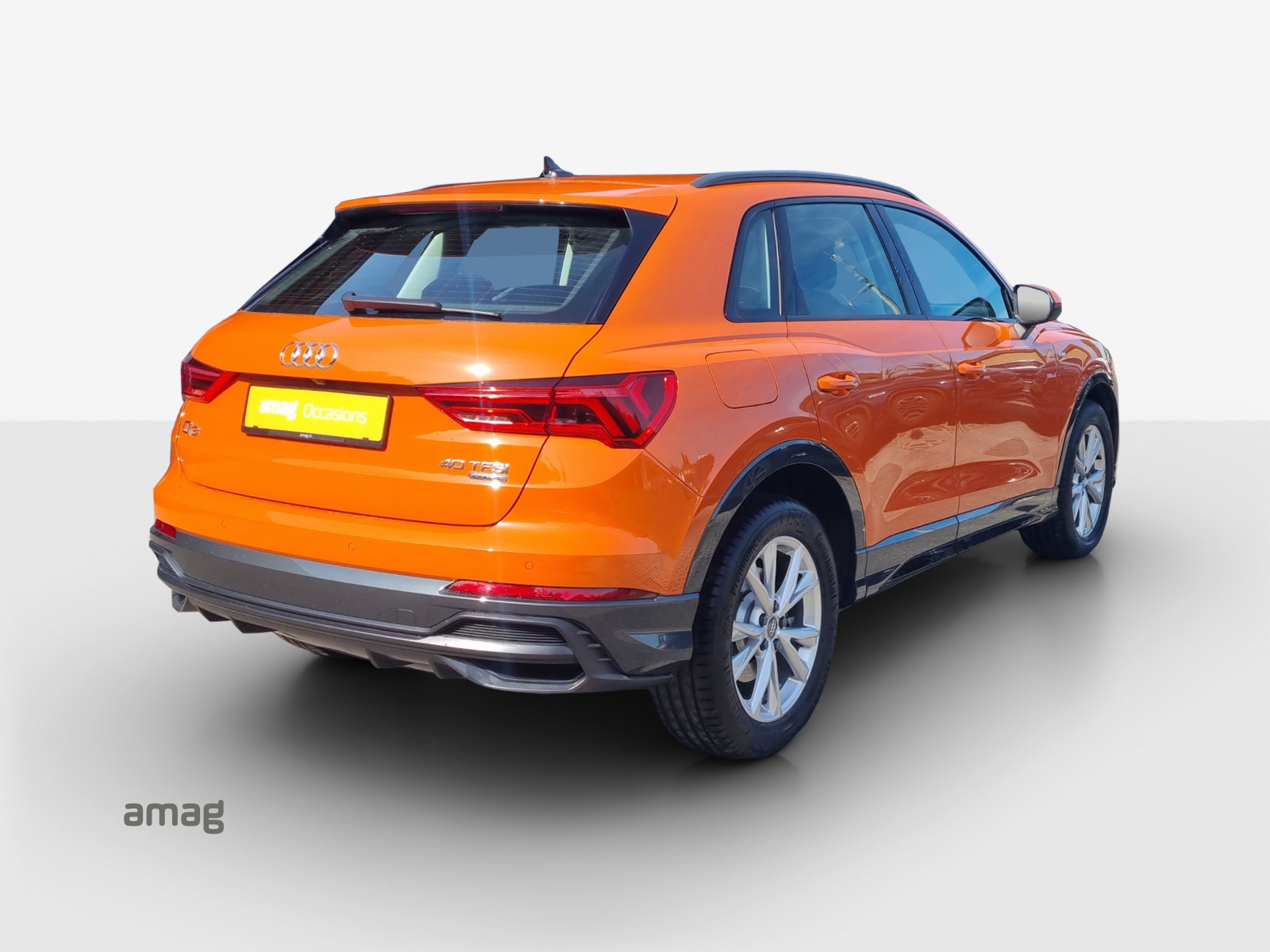 AUDI Q3 40 TFSI S line quattro S-tronic-image-4