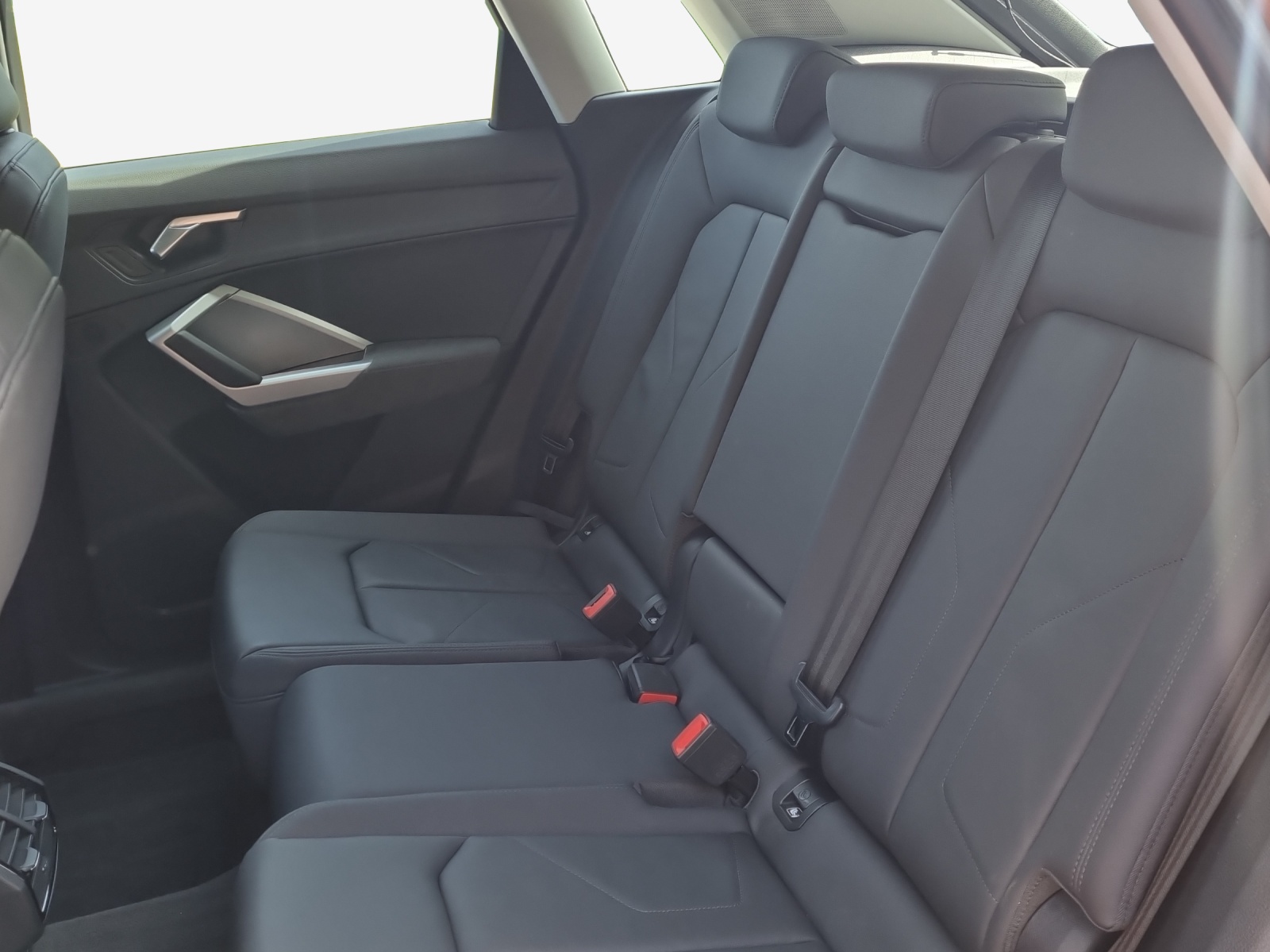 AUDI Q3 40 TFSI S line quattro S-tronic-image-11
