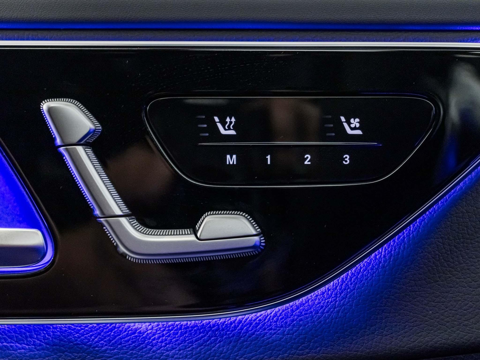 MERCEDES-BENZ C 300 4MATIC T-Modell-image-12