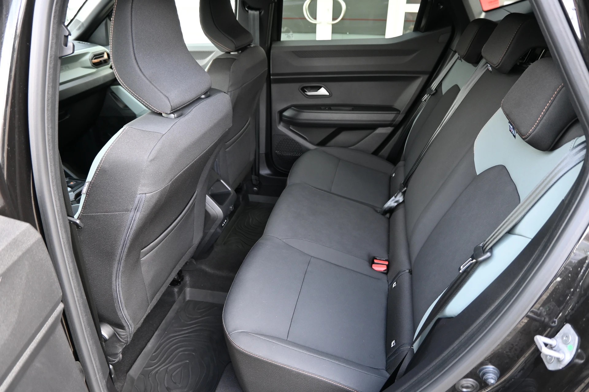 DACIA Duster 1.6 HEV 140 Extreme Automat (Werksgarantie 07.2028)-image-14