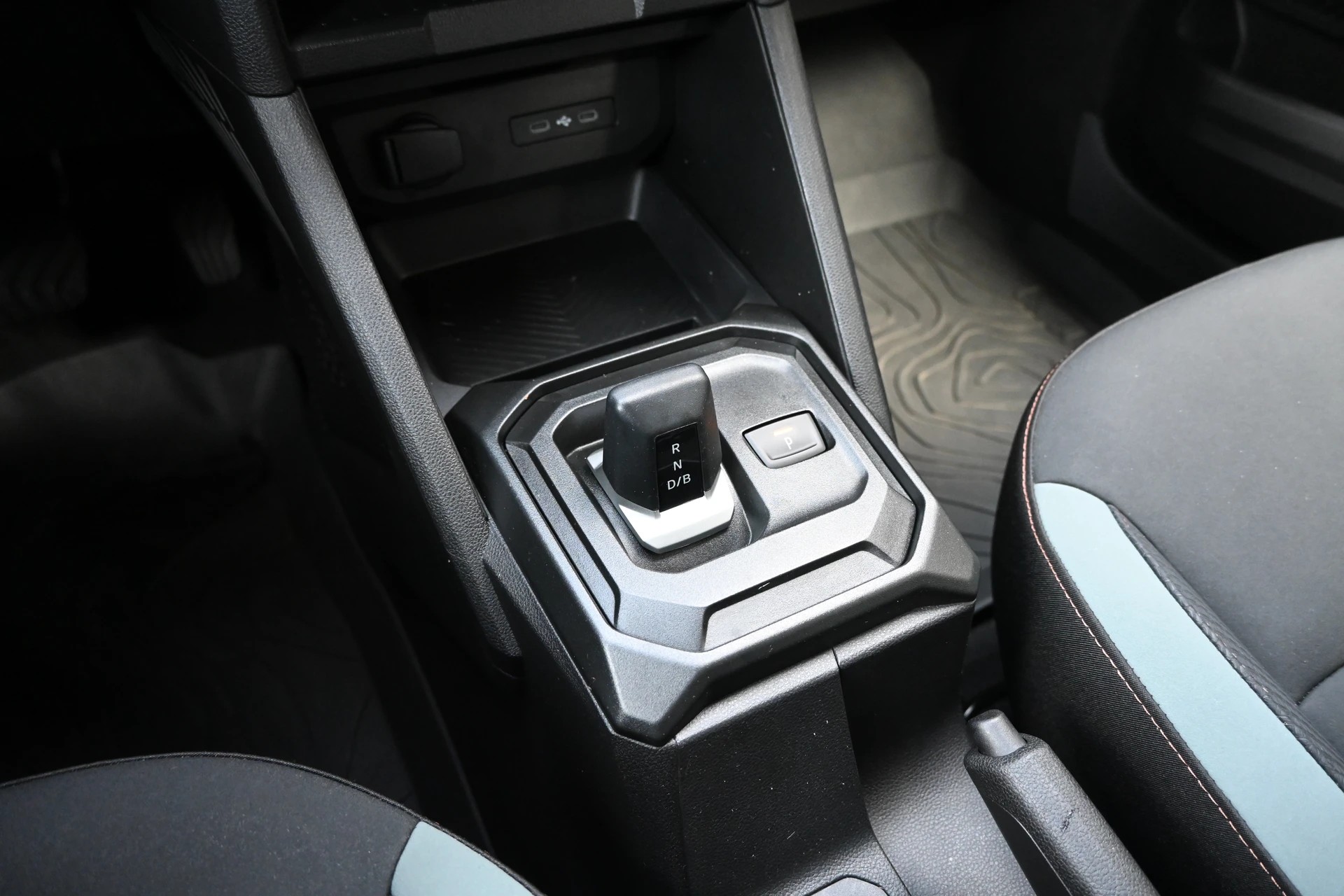 DACIA Duster 1.6 HEV 140 Extreme Automat (Werksgarantie 07.2028)-image-19
