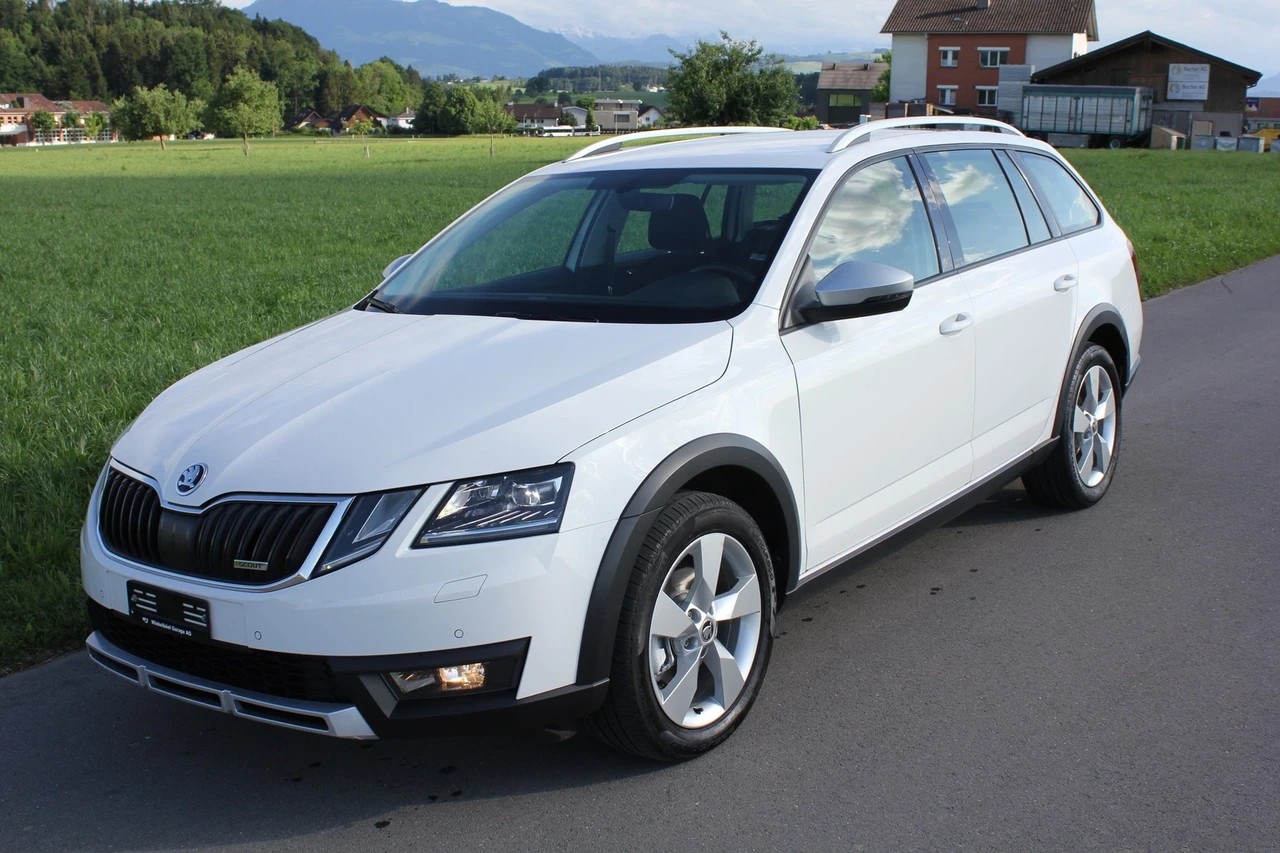 SKODA Octavia Combi 2.0 TDI Scout 4x4 mit Anhängerkupplung-image-0