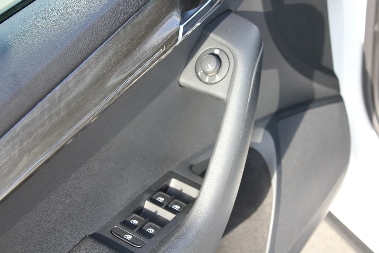 SKODA Octavia Combi 2.0 TDI Scout 4x4 mit Anhängerkupplung-image-9