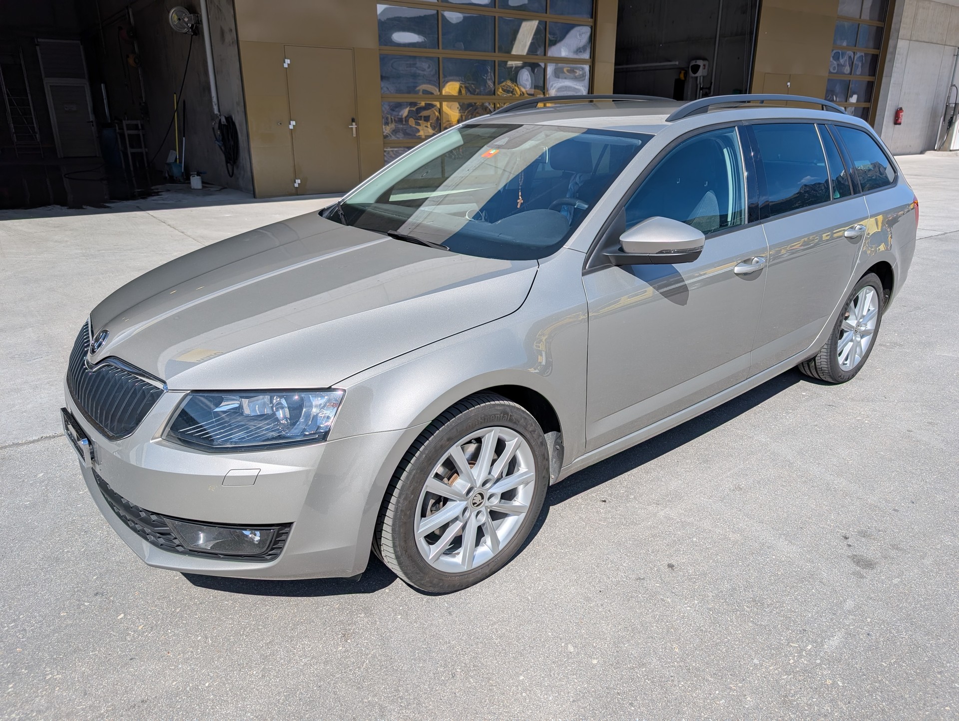 SKODA 1.8 TSI Elegance 4x4 DSG-image-3