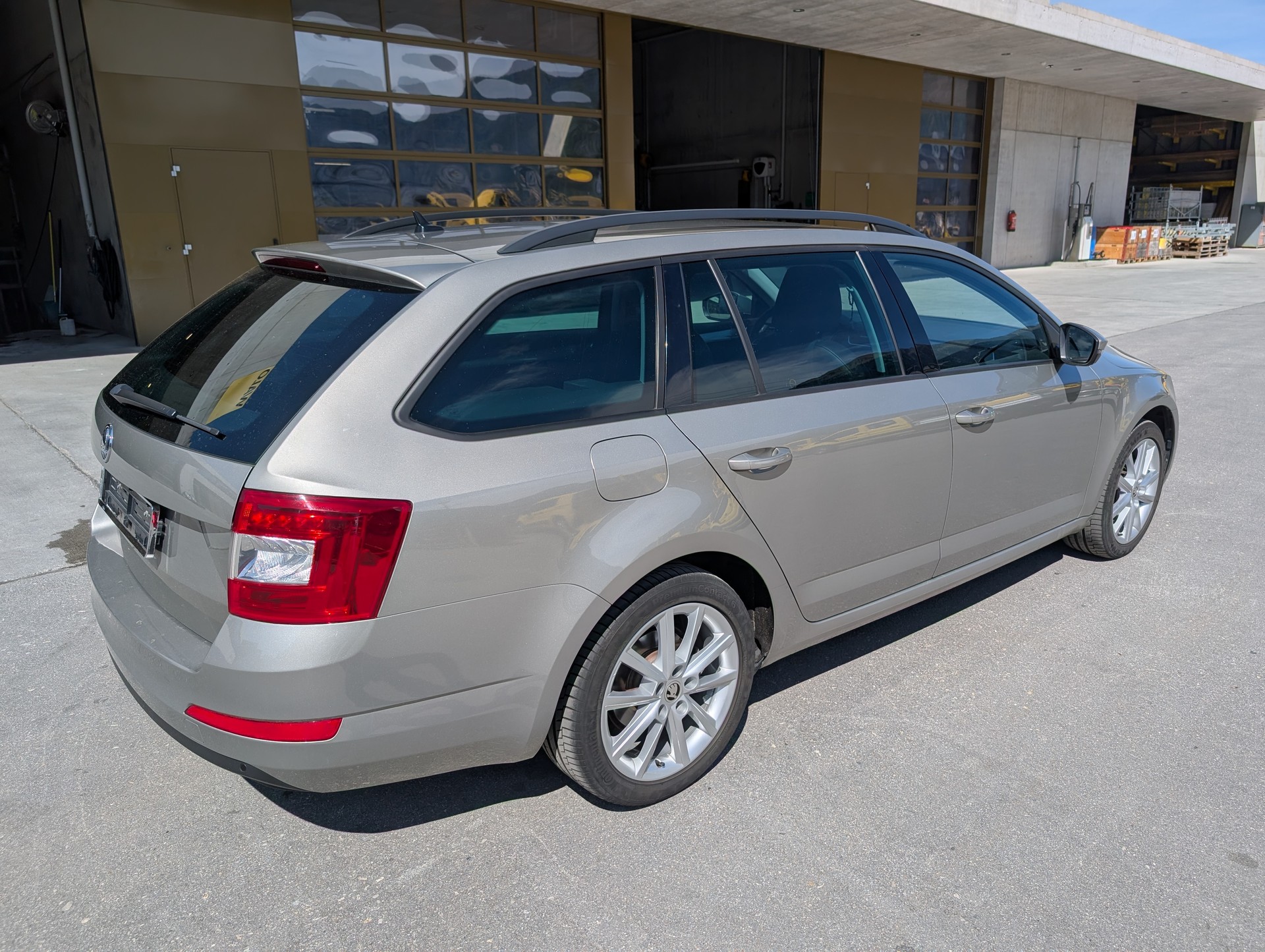 SKODA 1.8 TSI Elegance 4x4 DSG-image-1