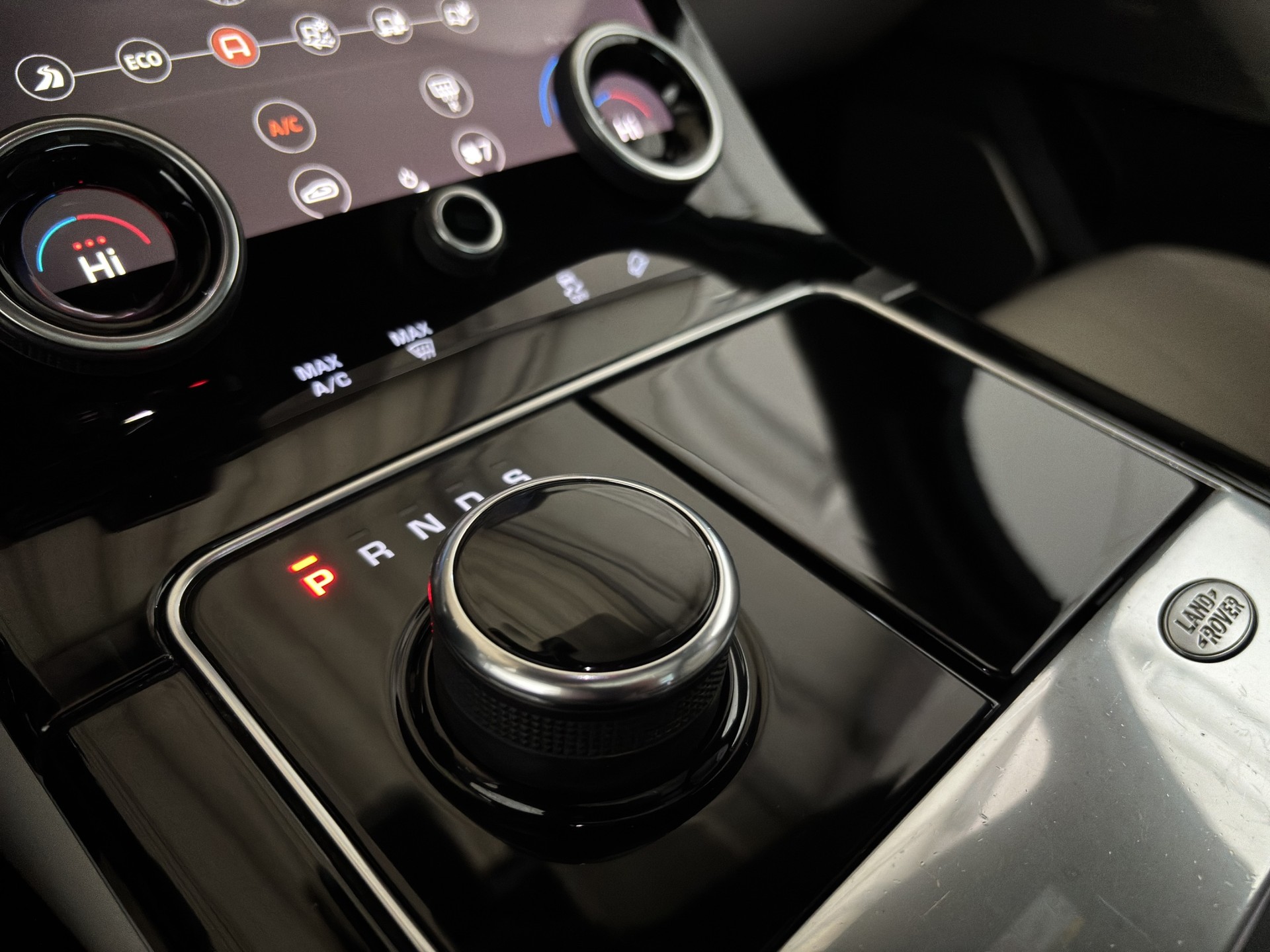 LAND ROVER Range Rover Velar R-Dynamic D 240 SE Automatic-image-8
