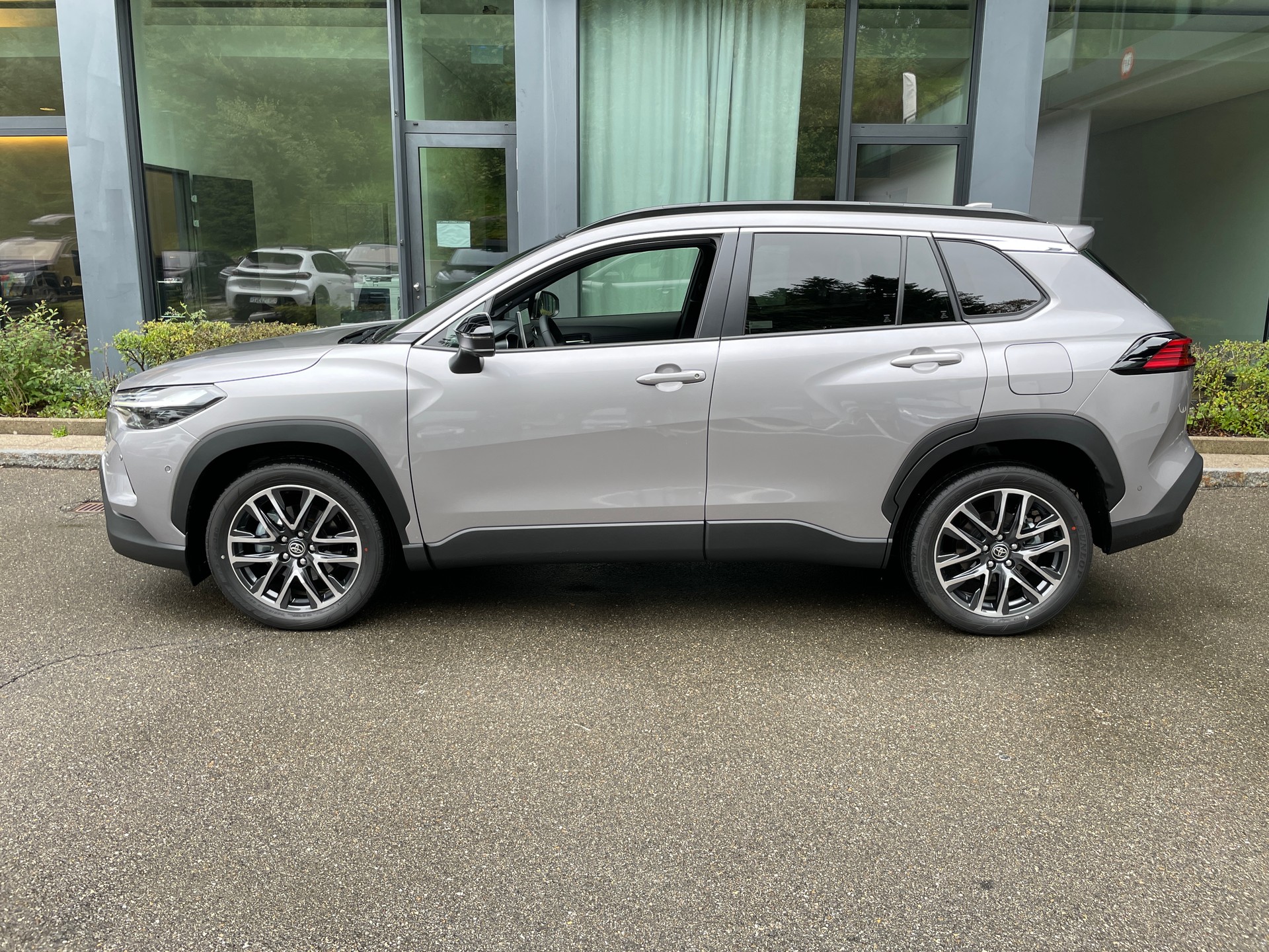 TOYOTA Corolla Cross 2.0 Premium e-CVT AWD (New Modell 2026)-image-1