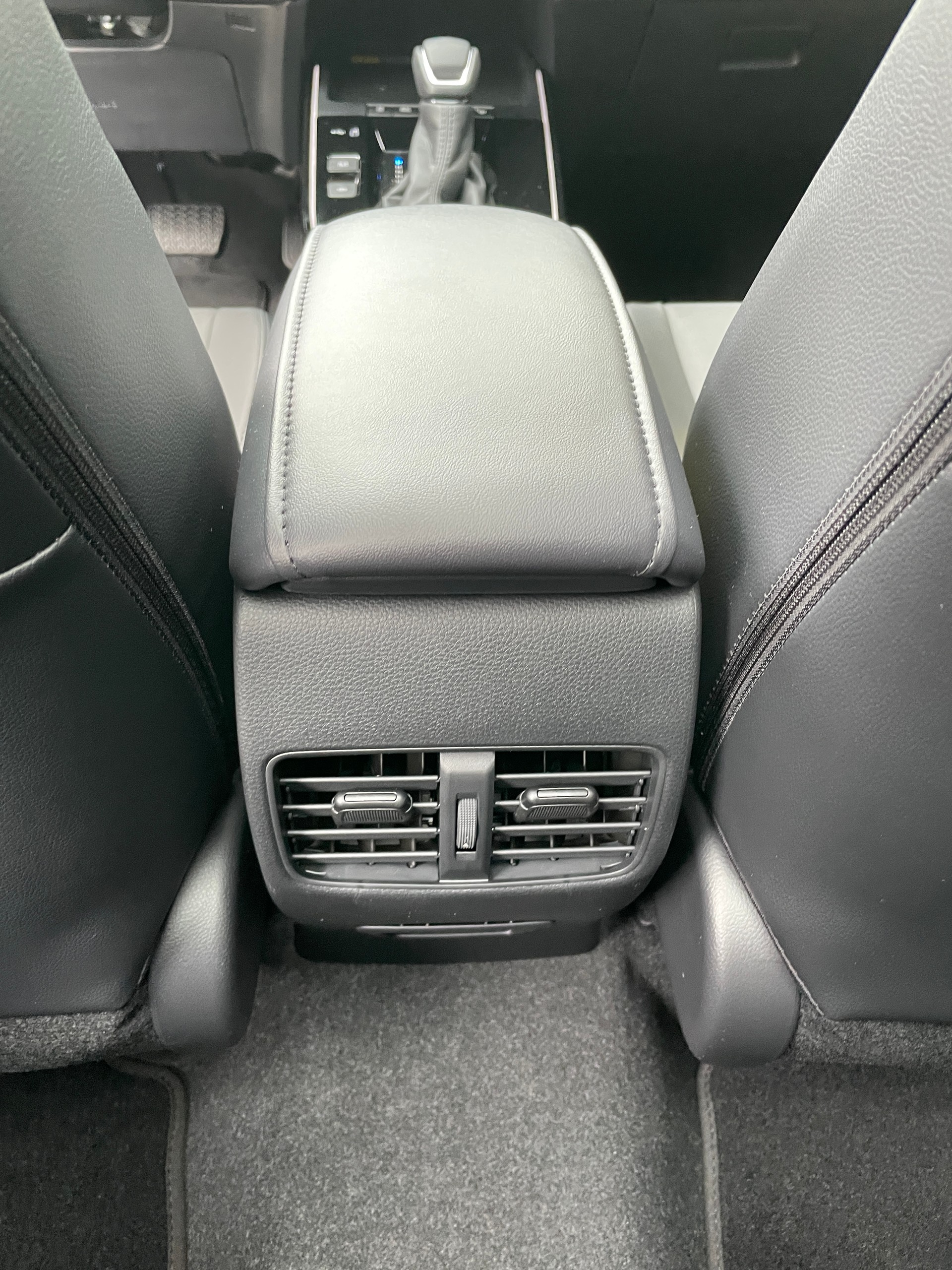 TOYOTA Corolla Cross 2.0 Premium e-CVT AWD (New Modell 2026)-image-18