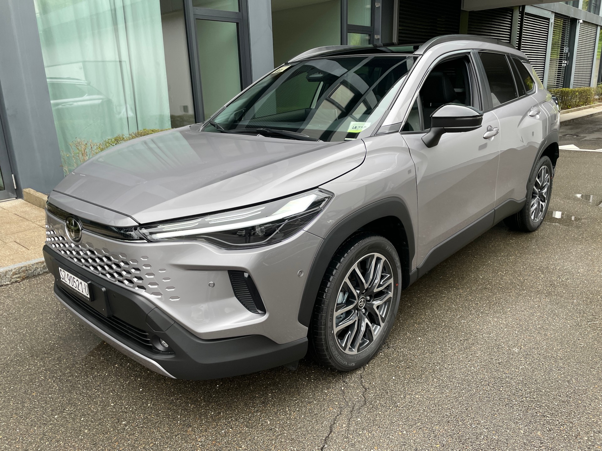 TOYOTA Corolla Cross 2.0 Premium e-CVT AWD (New Modell 2026)-image-0
