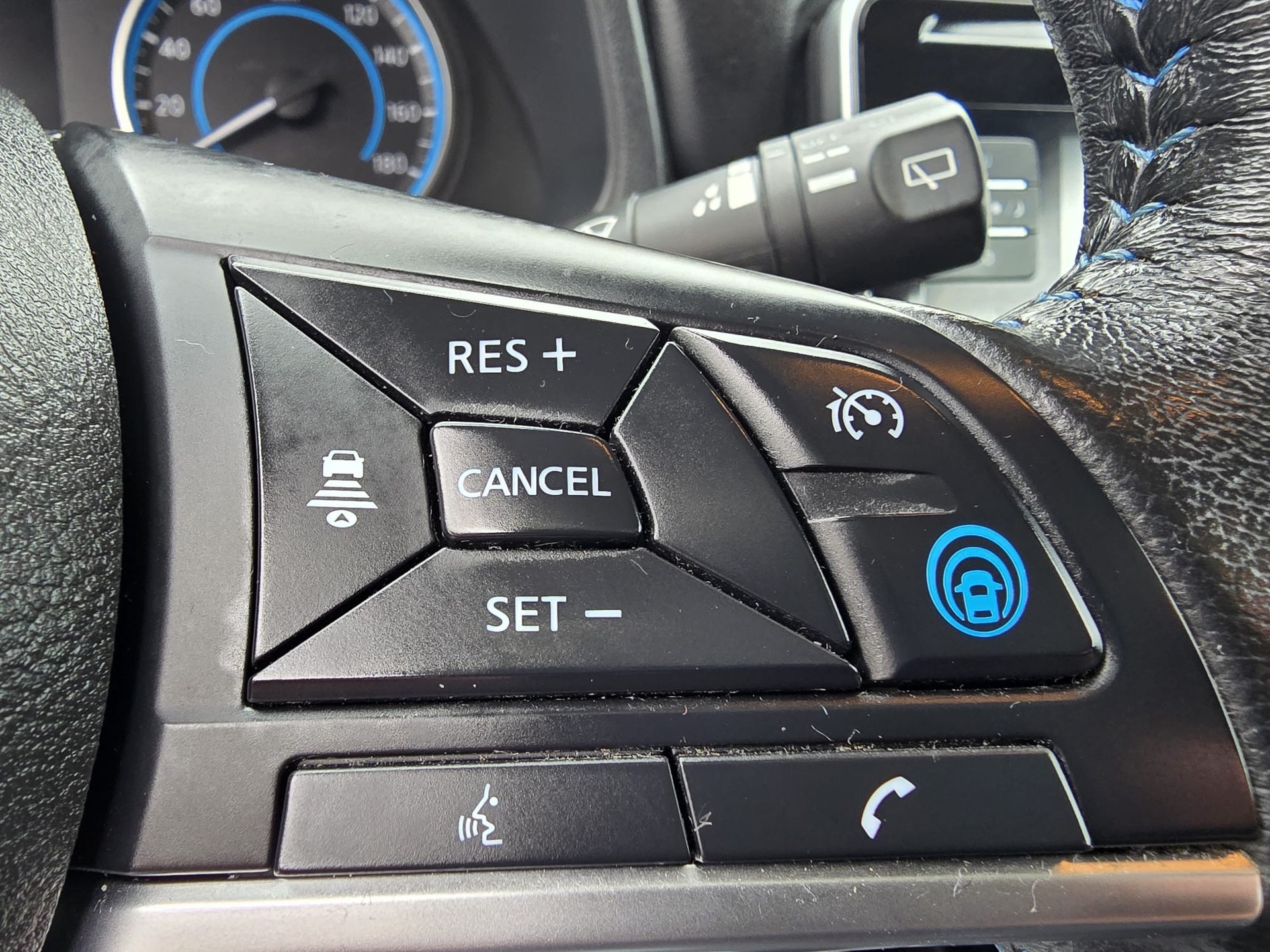 NISSAN Leaf-image-14