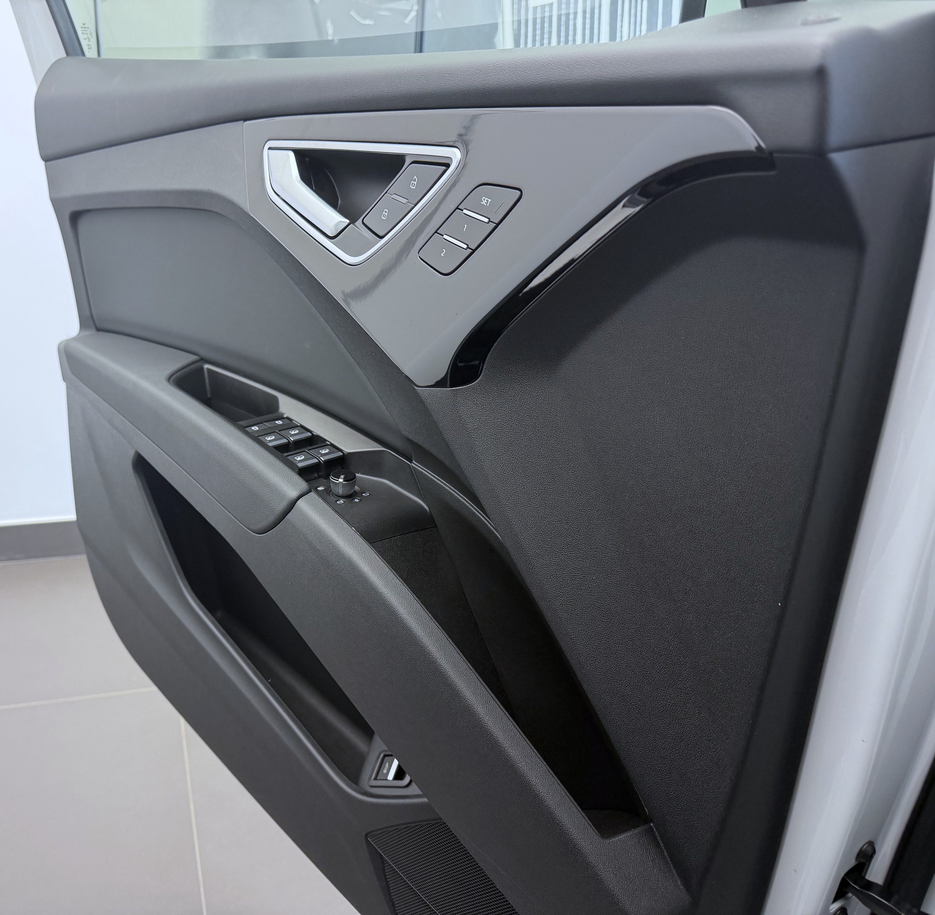 AUDI Q4 e-tron 45 Attraction quattro-image-4