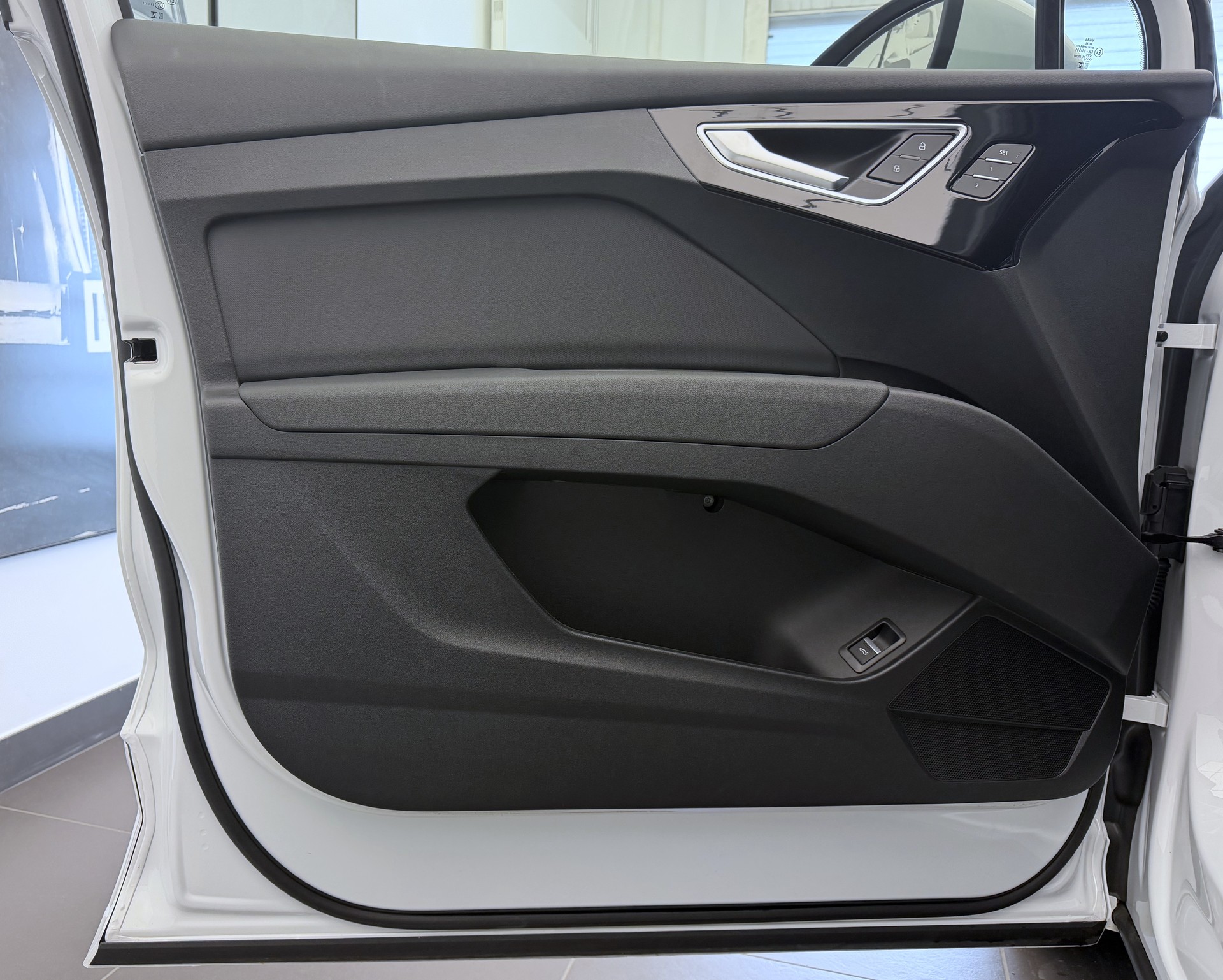 AUDI Q4 e-tron 45 Attraction quattro-image-3