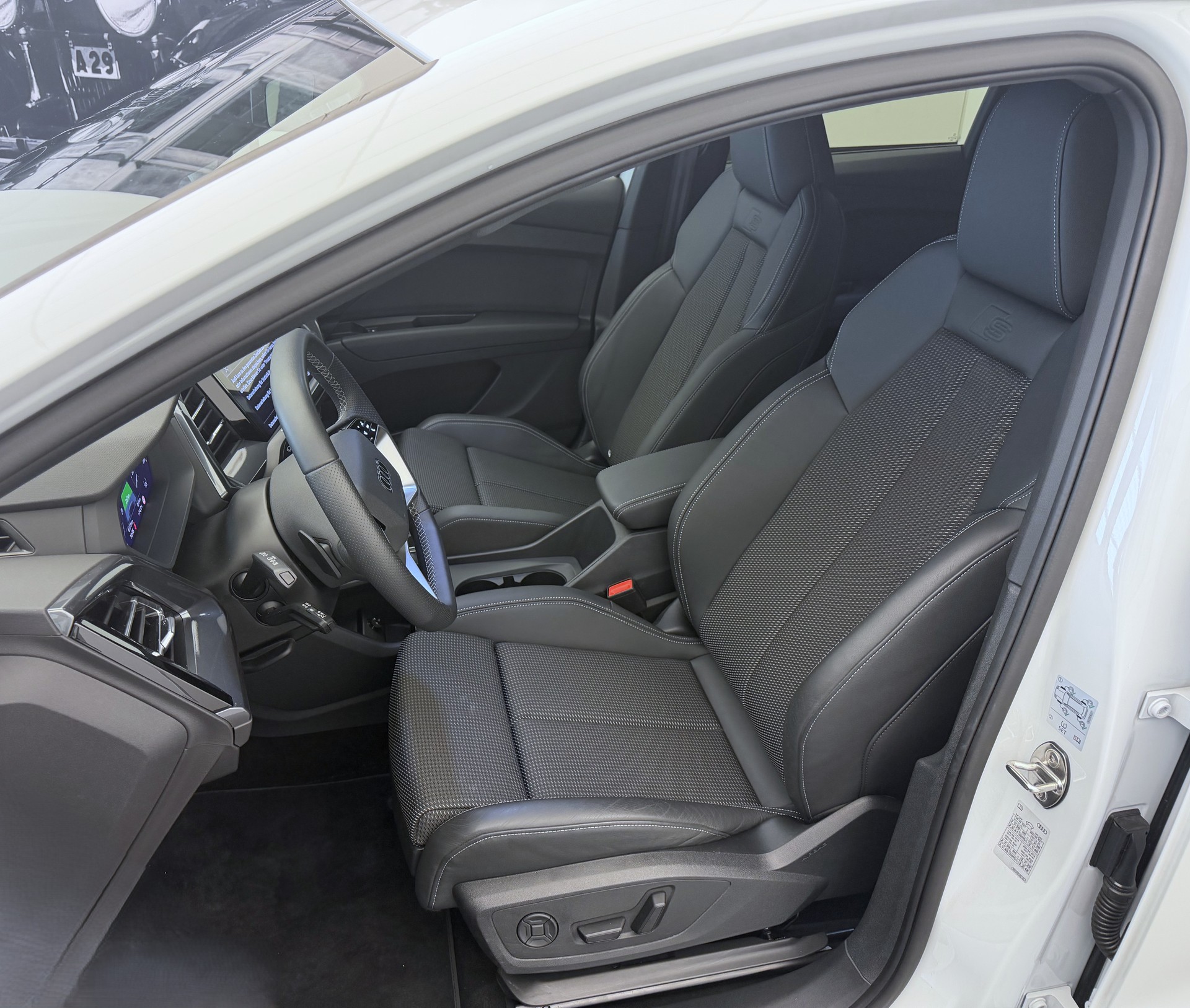 AUDI Q4 e-tron 45 Attraction quattro-image-5