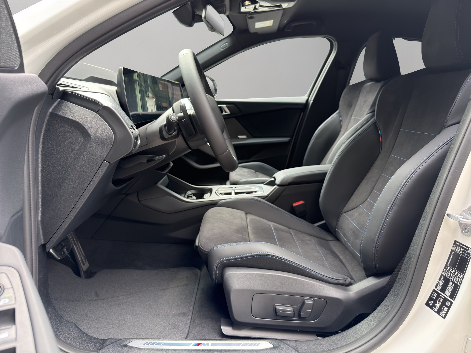 BMW 123 xDrive M Sport Steptronic-image-9