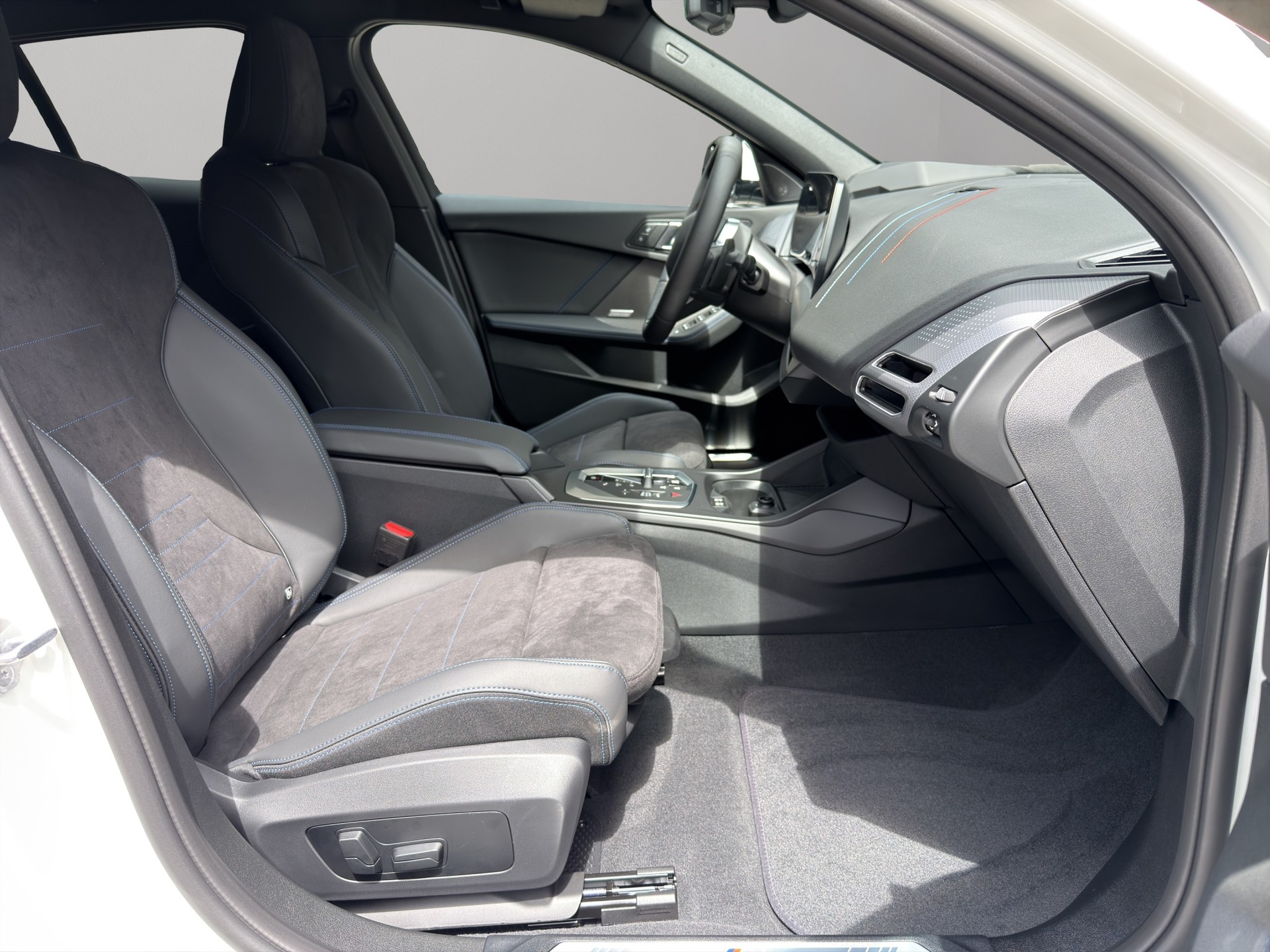 BMW 123 xDrive M Sport Steptronic-image-19