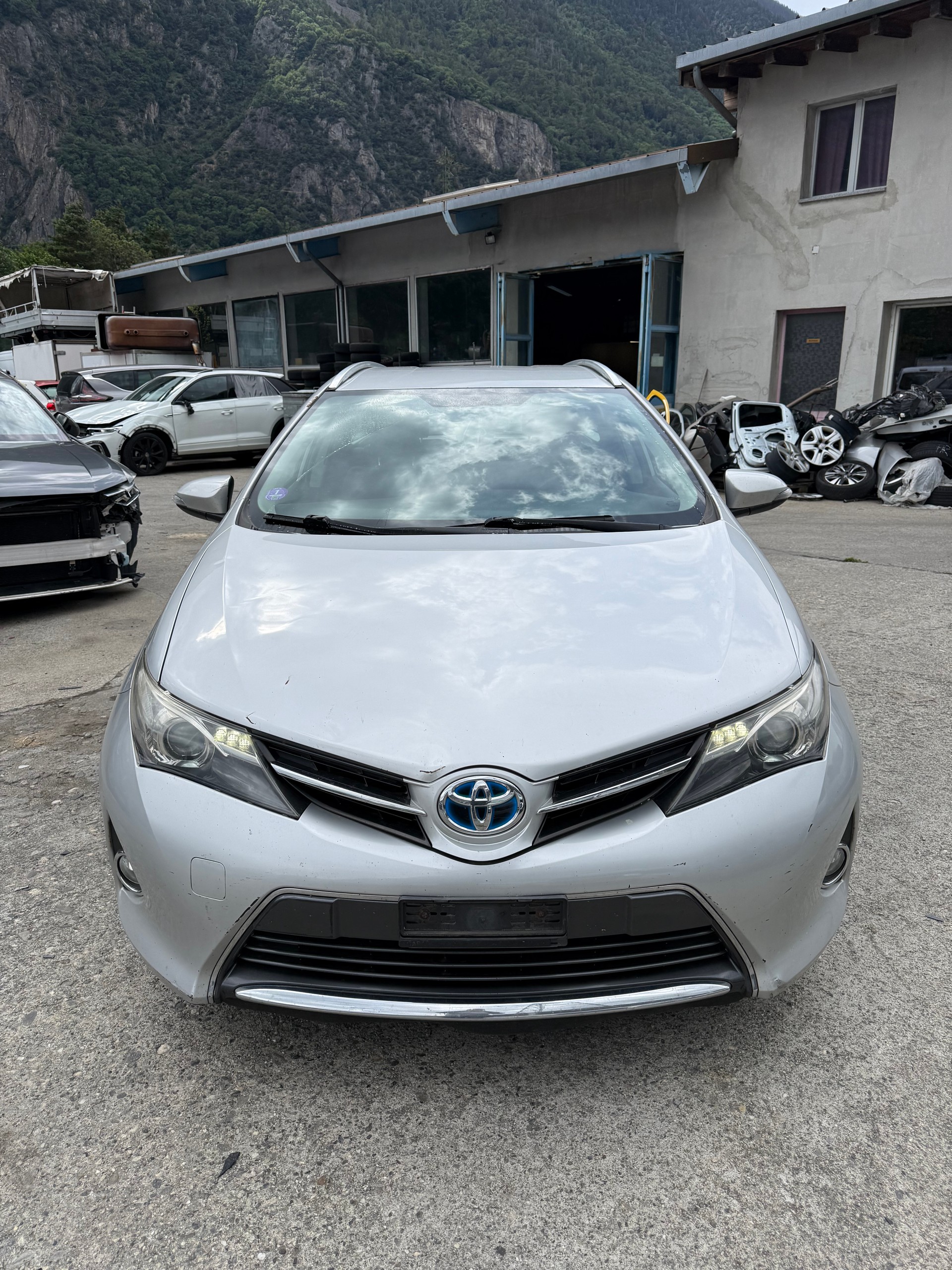 TOYOTA Auris Touring Sports 1.8 16V HSD Linea Luna-image-1