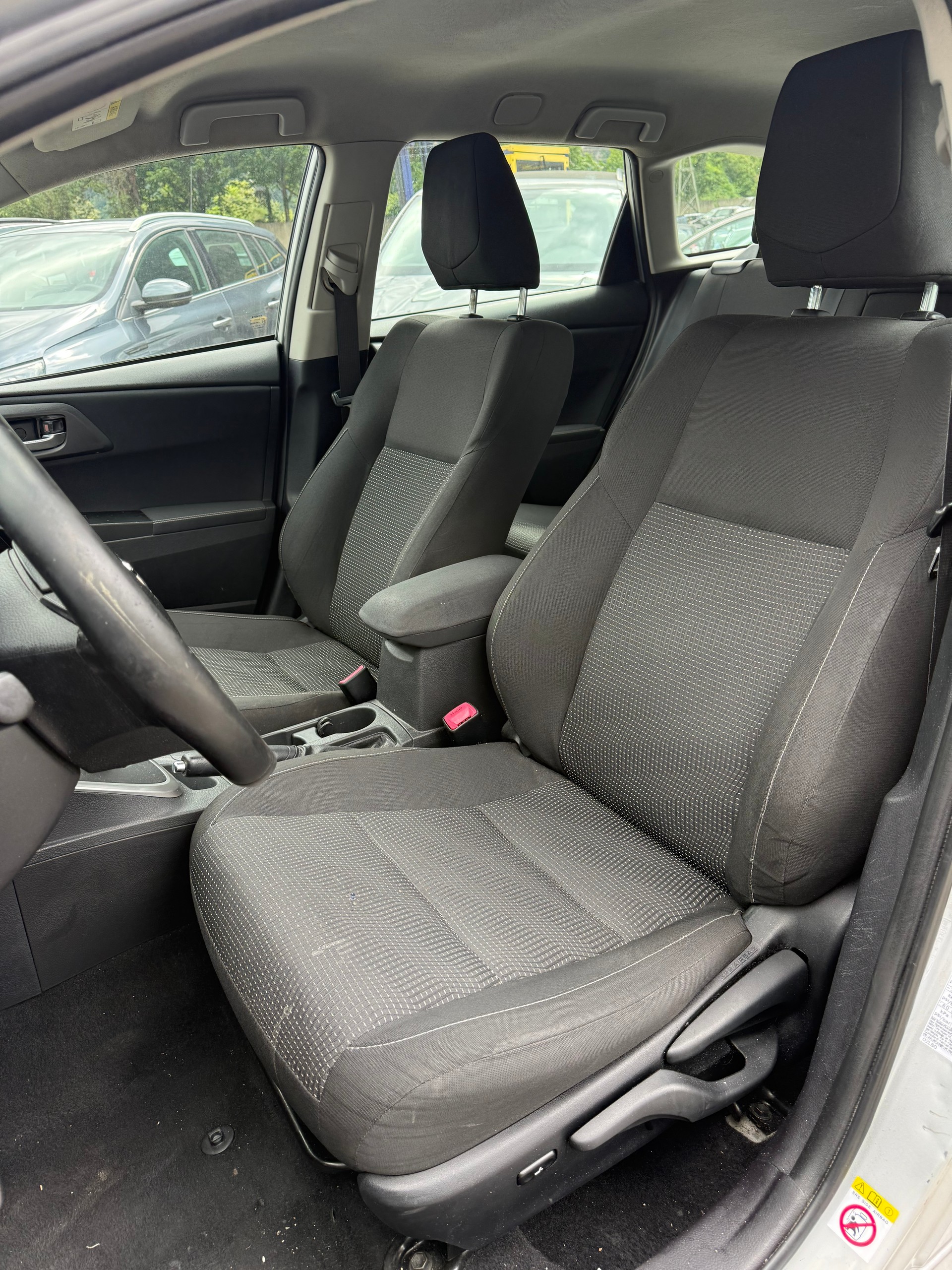 TOYOTA Auris Touring Sports 1.8 16V HSD Linea Luna-image-14