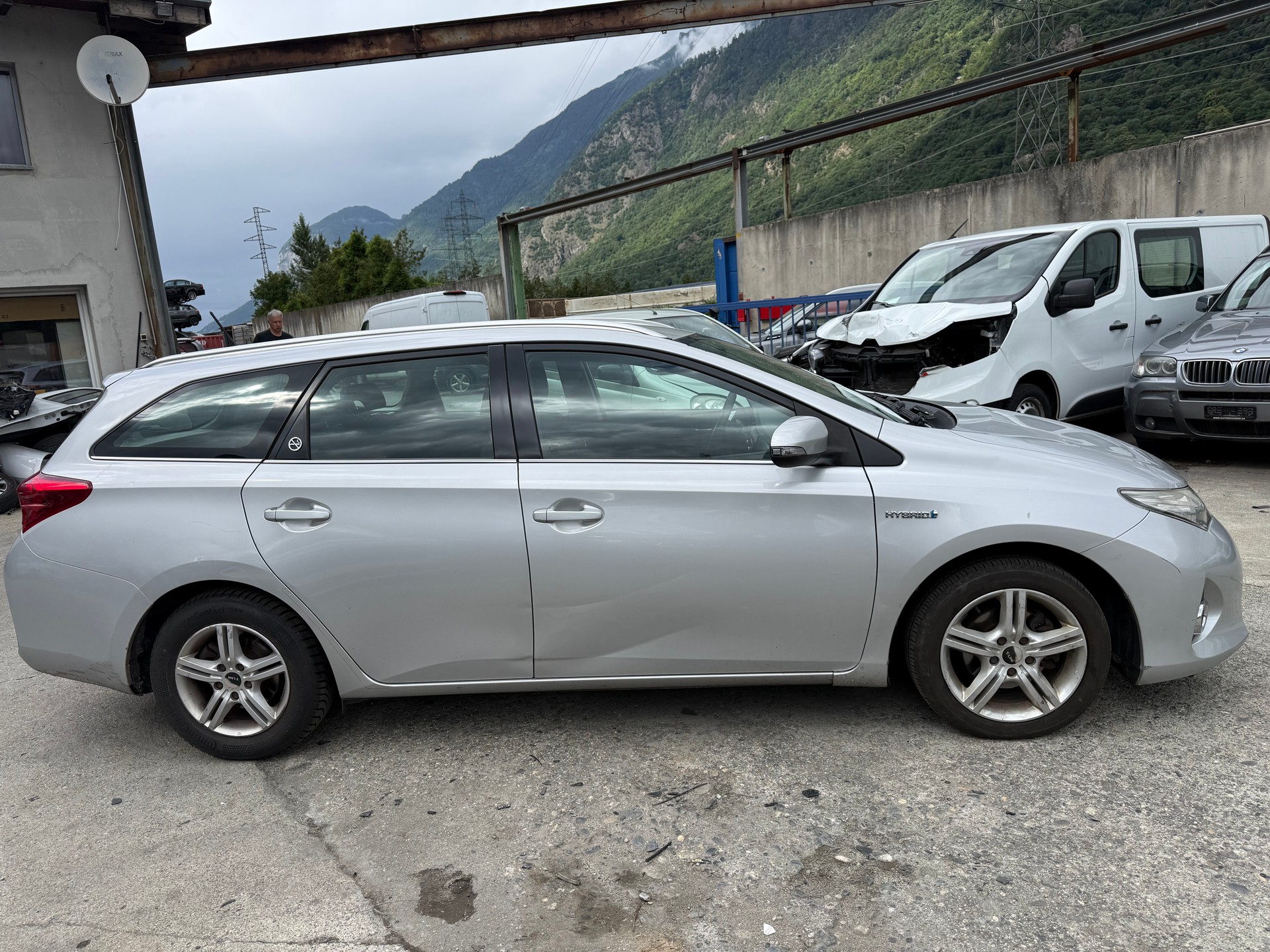 TOYOTA Auris Touring Sports 1.8 16V HSD Linea Luna-image-8