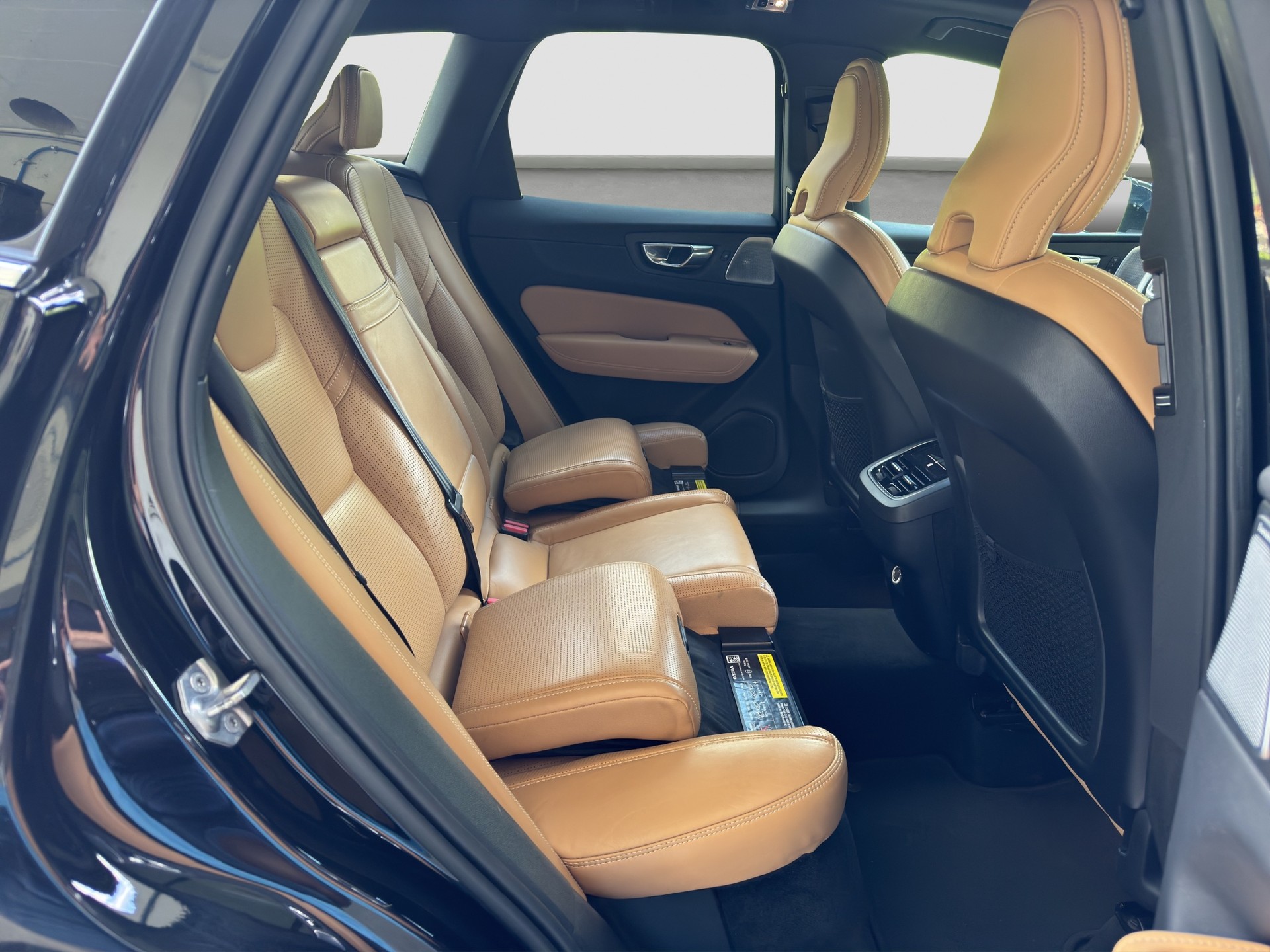 VOLVO XC60 D4 AWD Inscription Geartronic-image-9
