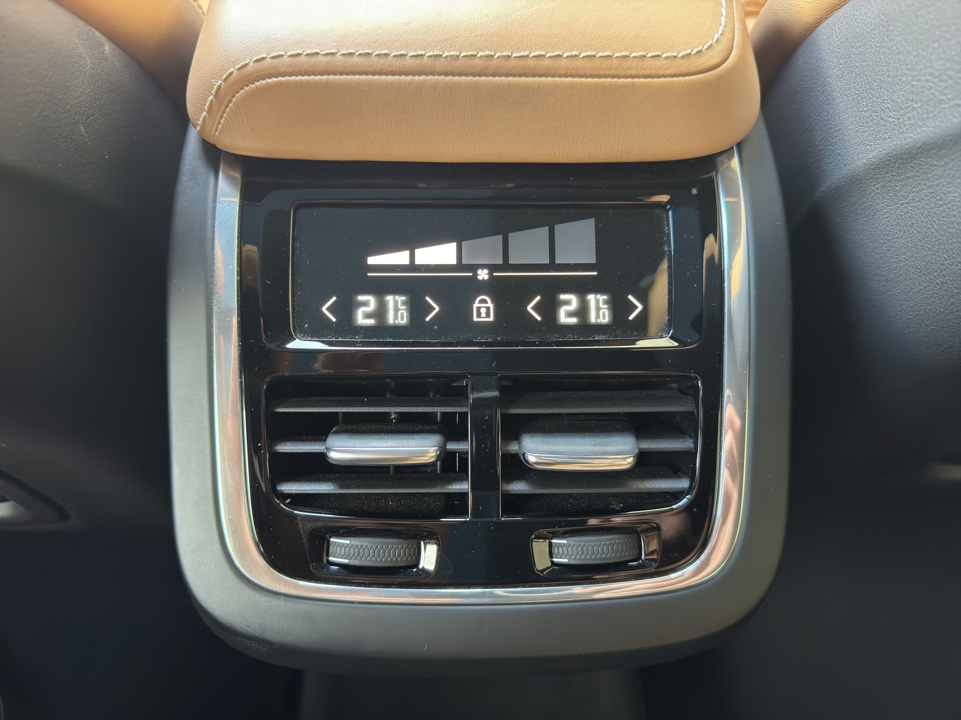 VOLVO XC60 D4 AWD Inscription Geartronic-image-12