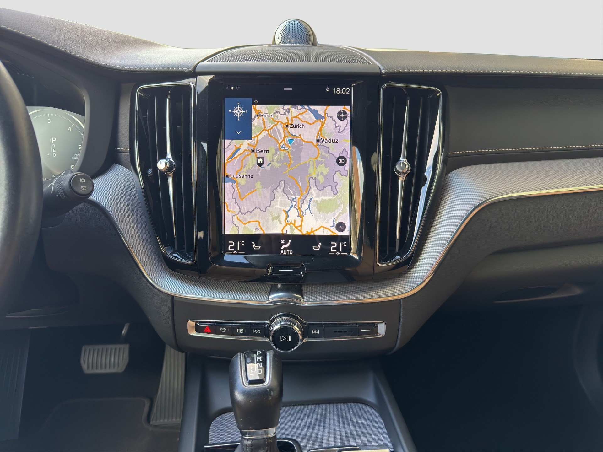 VOLVO XC60 D4 AWD Inscription Geartronic-image-4