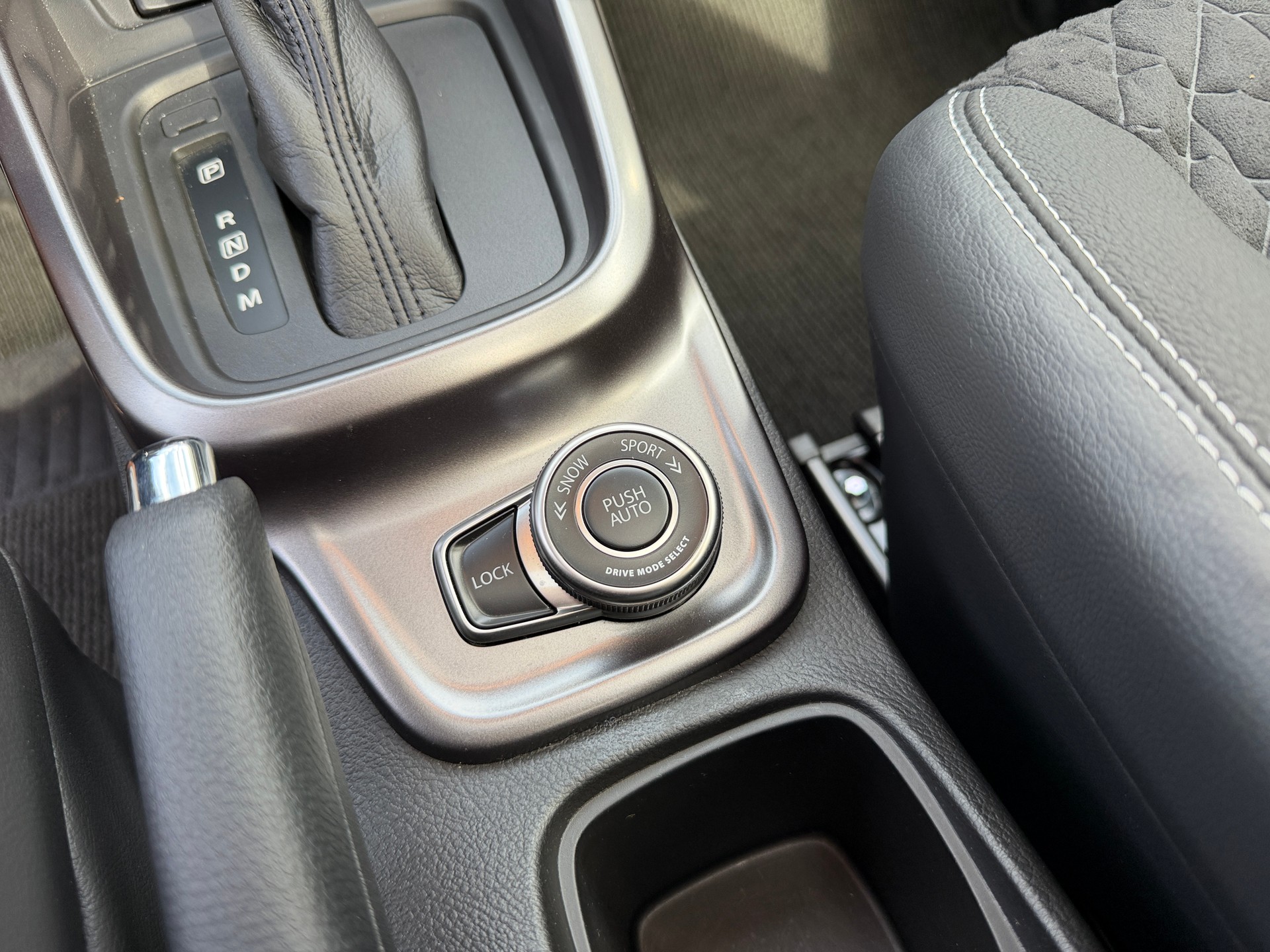 SUZUKI Vitara 1.5 Hybrid Compact Top 4x4 AGS-image-18