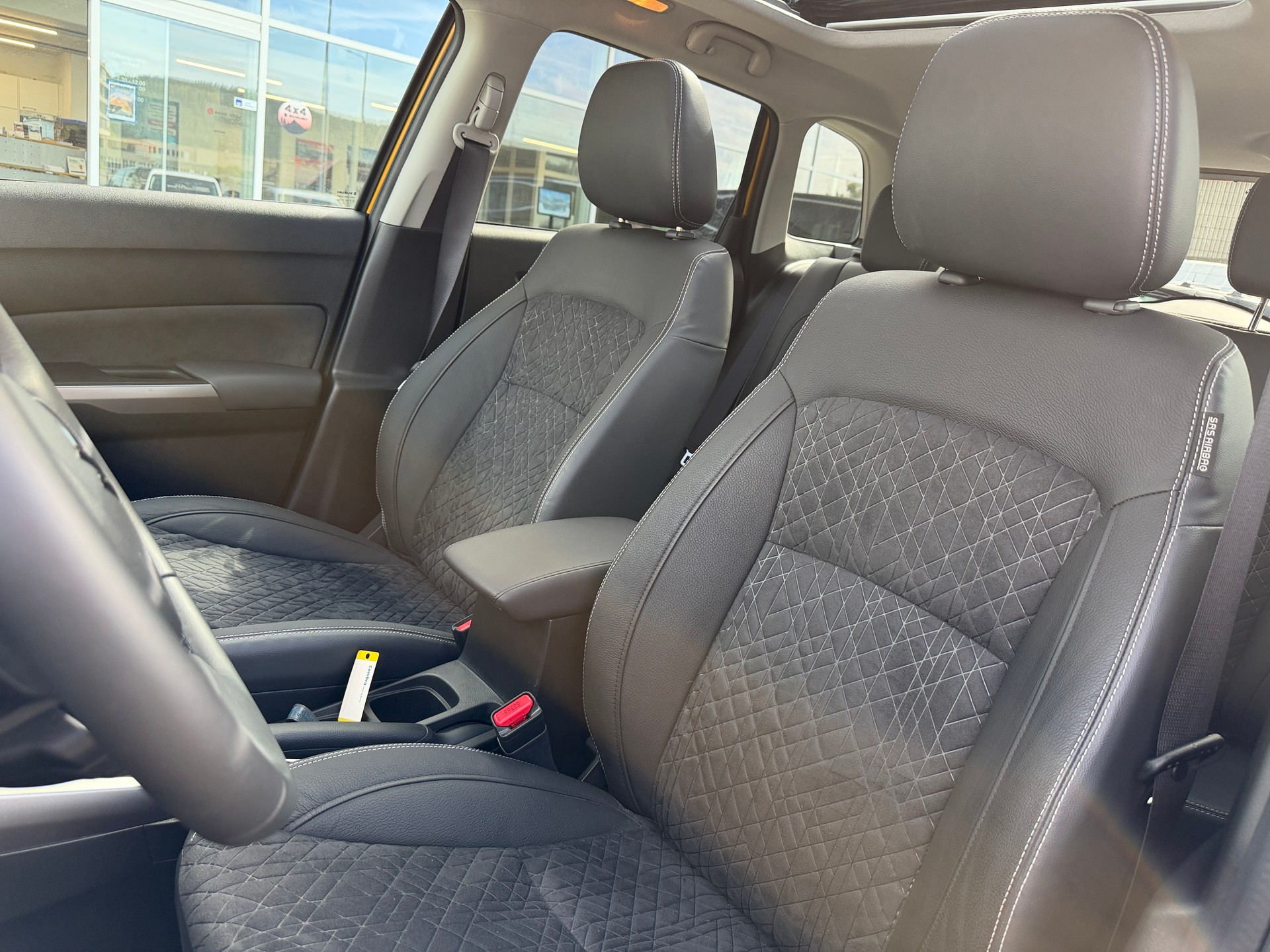 SUZUKI Vitara 1.5 Hybrid Compact Top 4x4 AGS-image-8