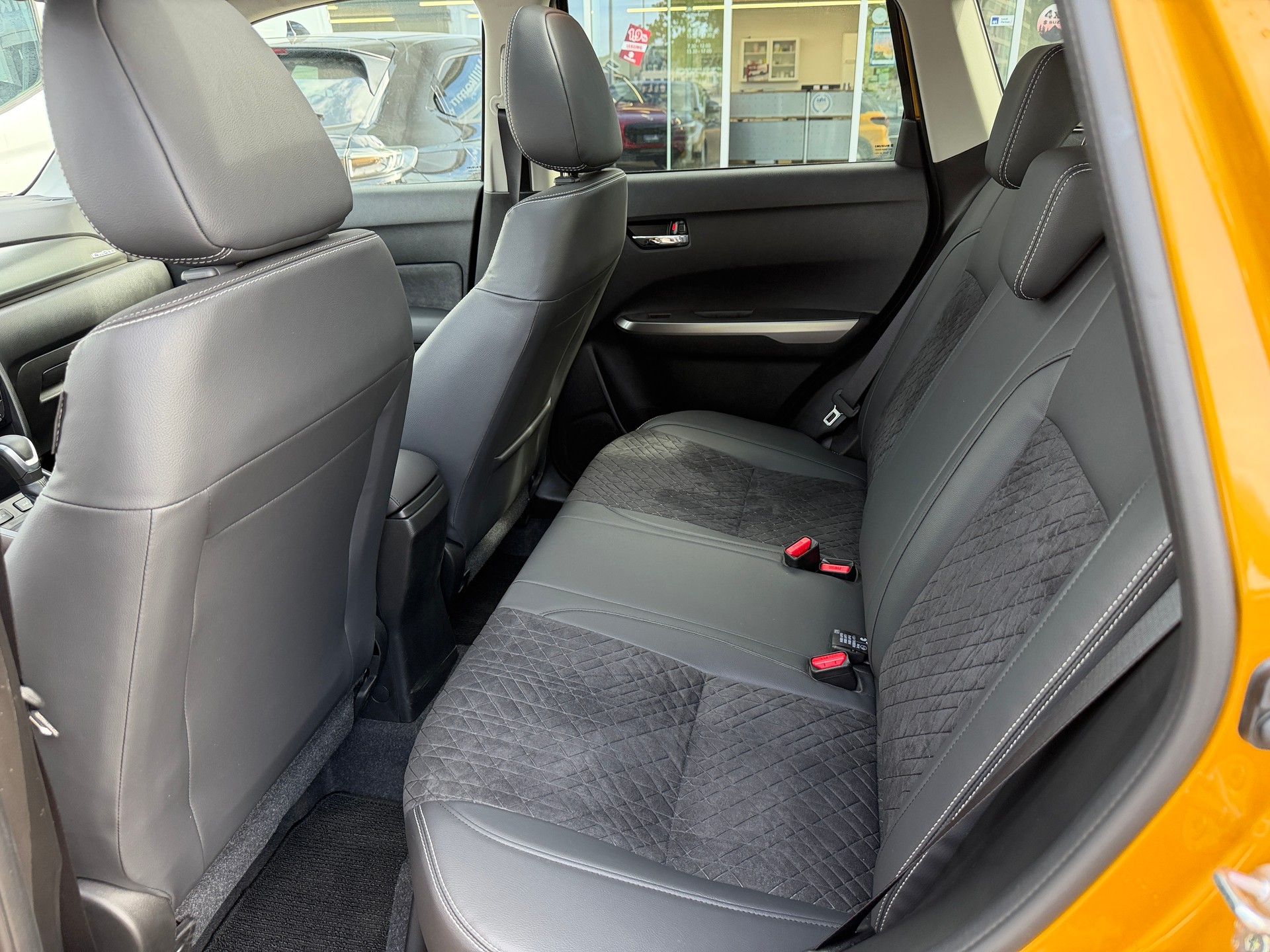 SUZUKI Vitara 1.5 Hybrid Compact Top 4x4 AGS-image-19