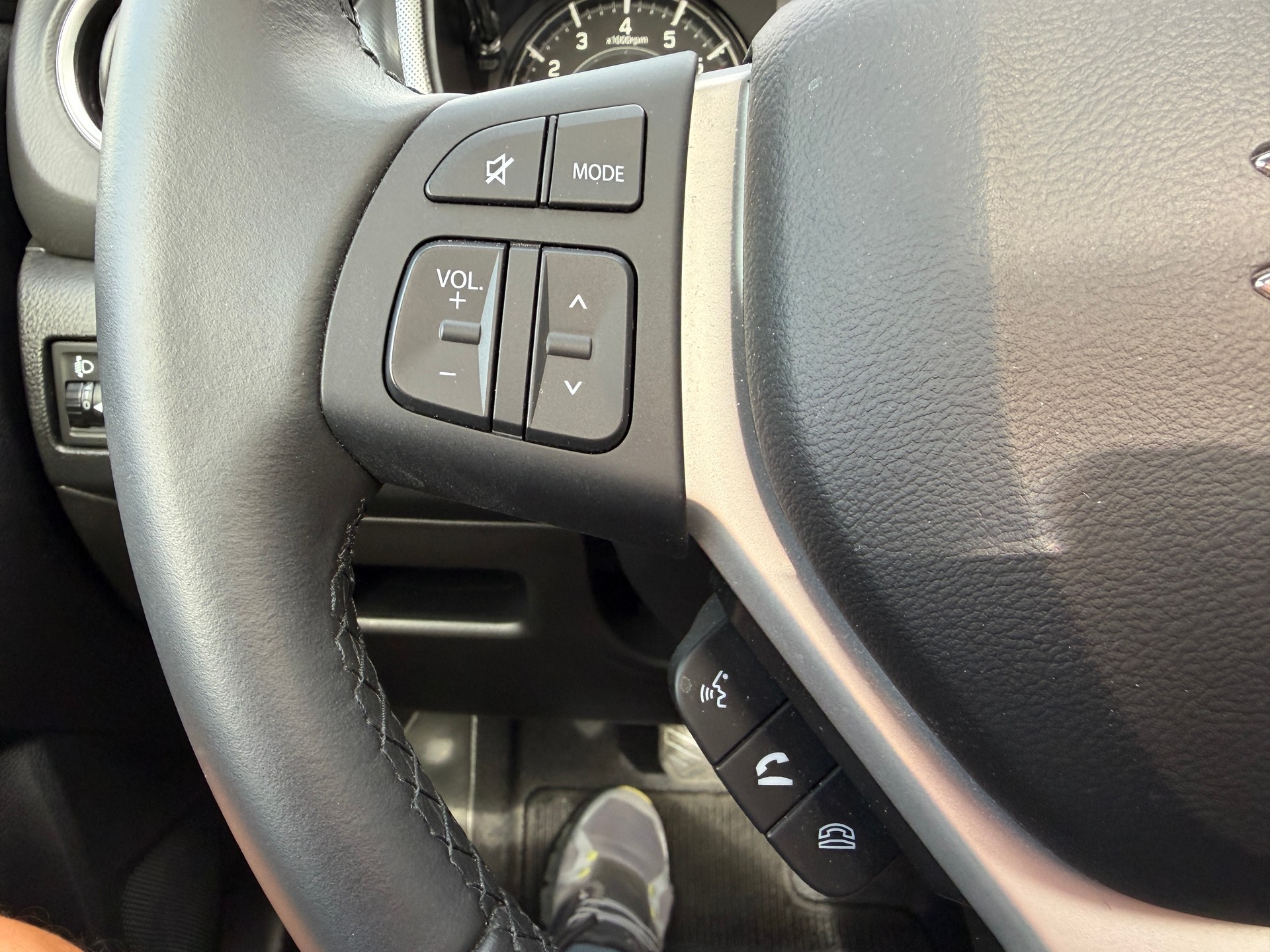 SUZUKI Vitara 1.5 Hybrid Compact Top 4x4 AGS-image-11