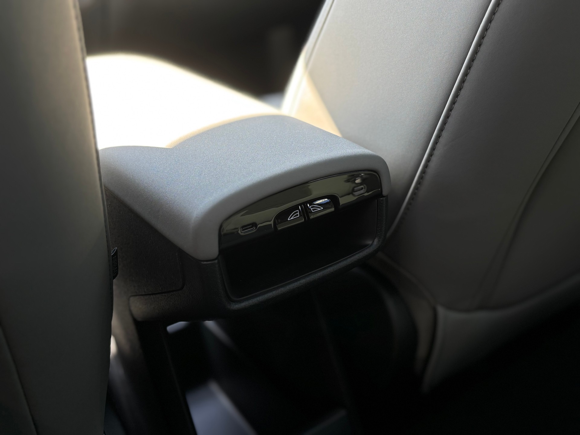 VOLVO EX30 CC E60 Twin Performance AWD-image-11