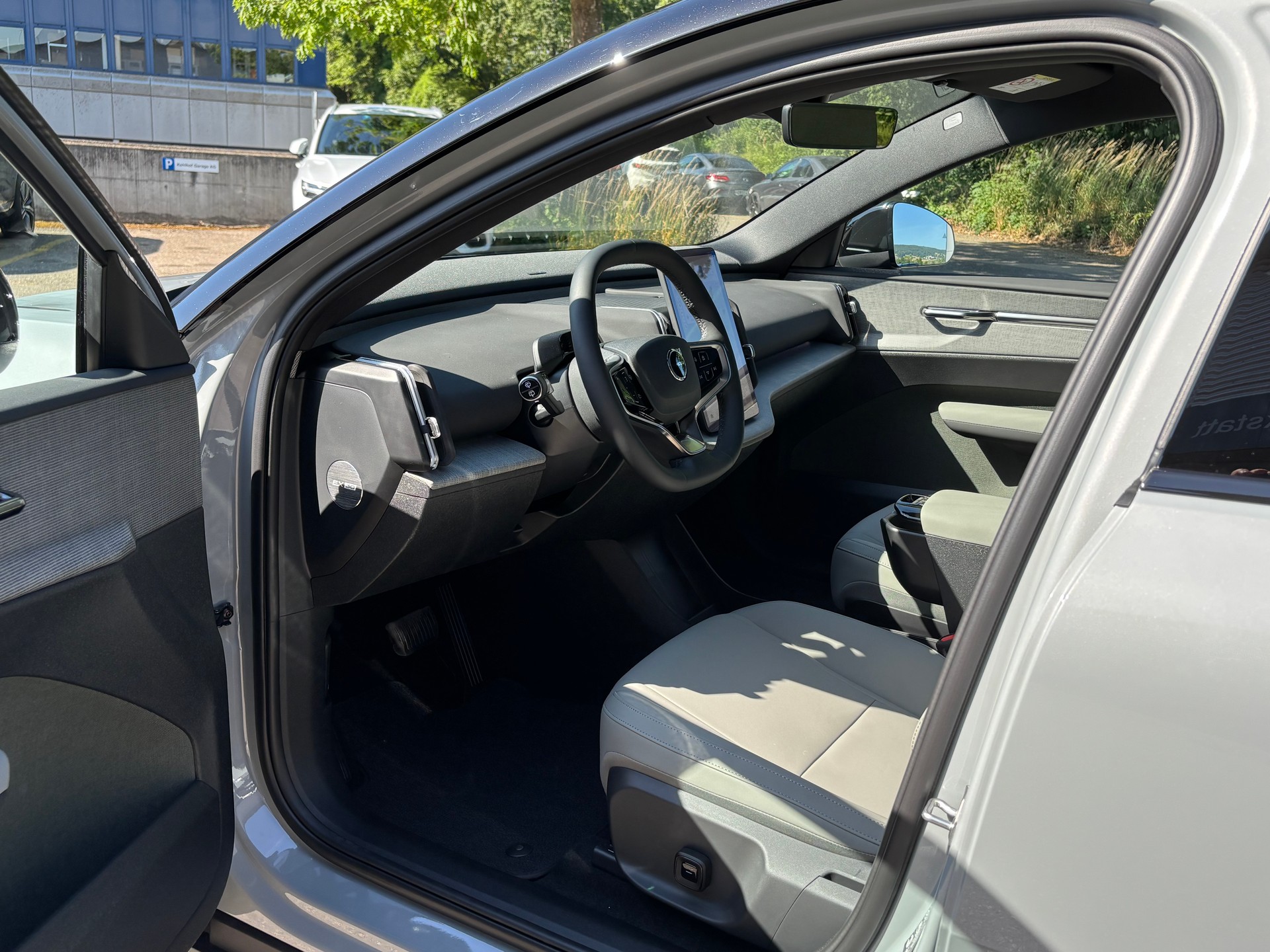 VOLVO EX30 CC E60 Twin Performance AWD-image-2
