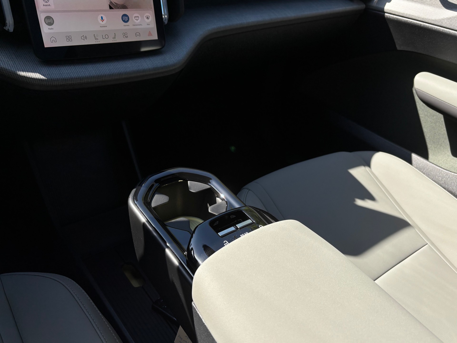 VOLVO EX30 CC E60 Twin Performance AWD-image-16