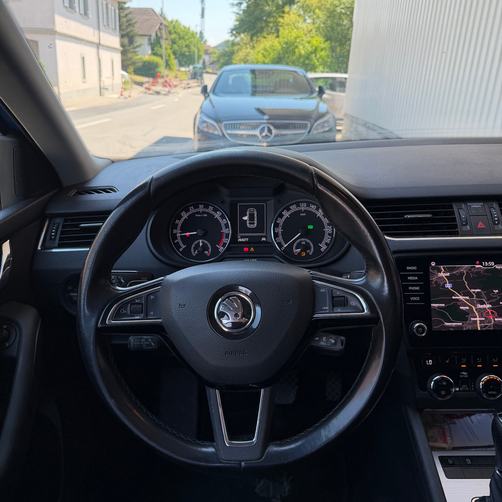 SKODA Octavia Combi 1.6 TDI Ambition DSG-image-7