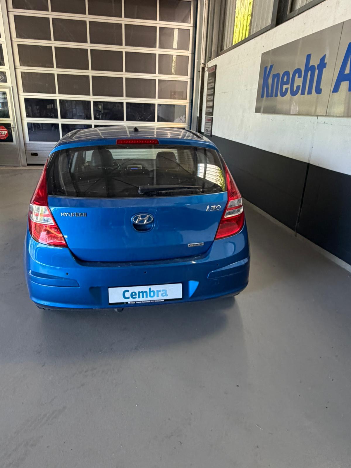 HYUNDAI i30 2.0 CRDi Premium-showroom-element-3