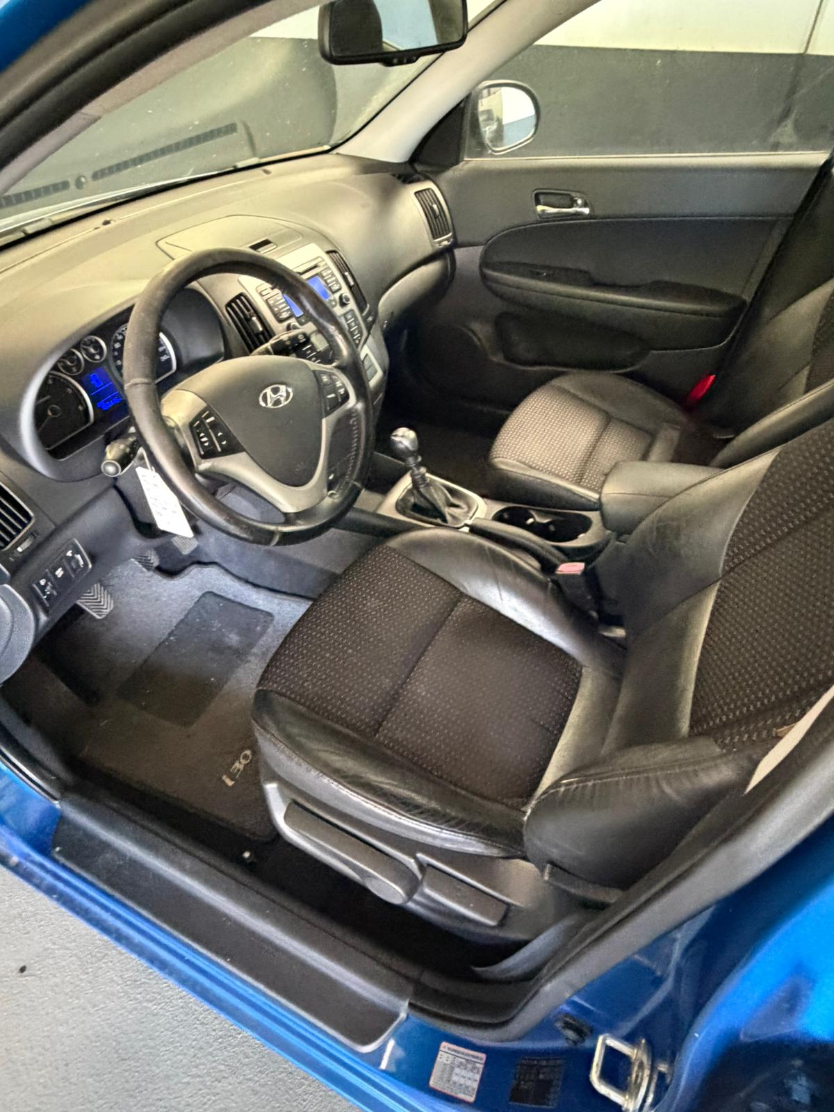 HYUNDAI i30 2.0 CRDi Premium-image-7