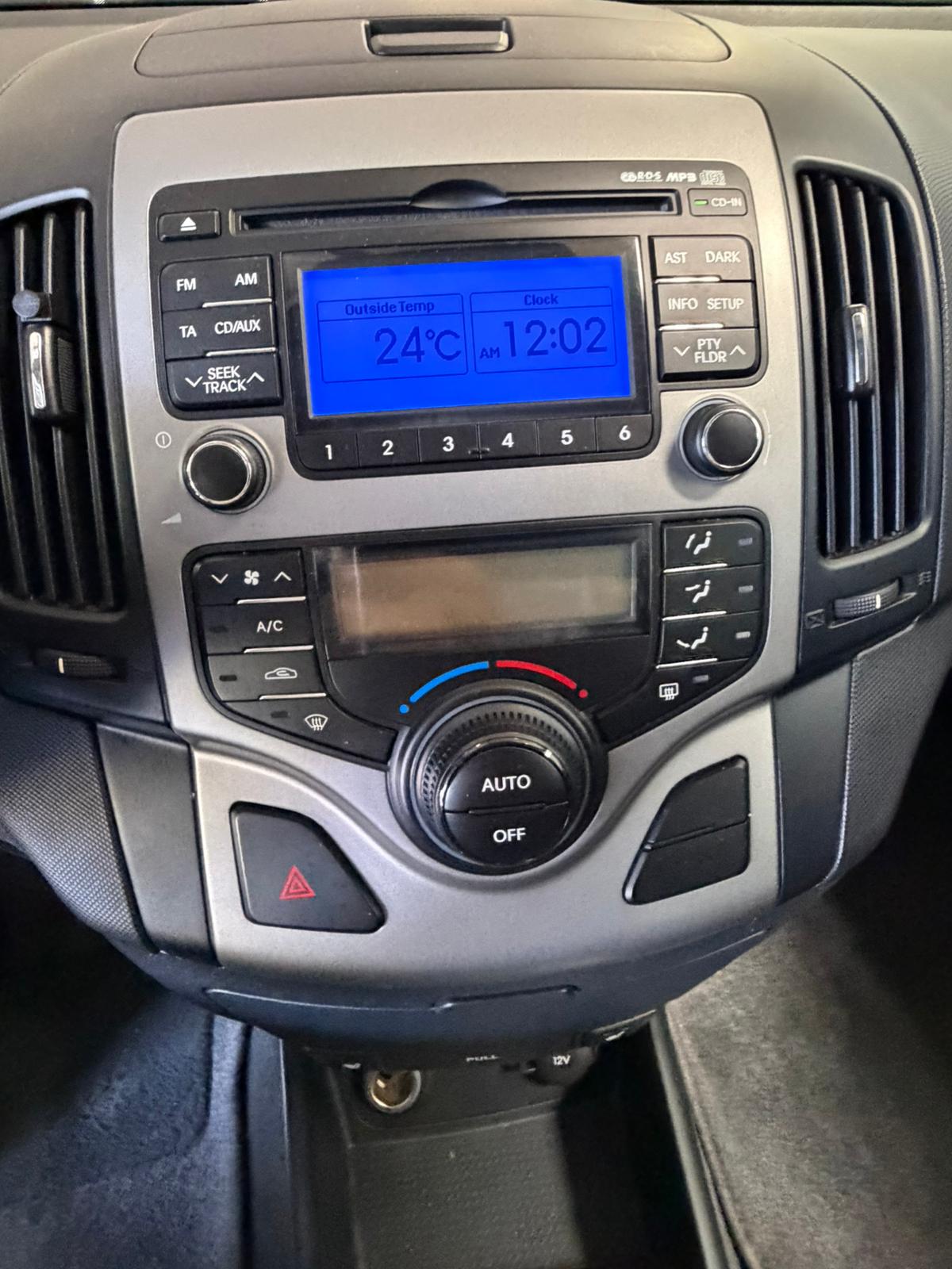 HYUNDAI i30 2.0 CRDi Premium-image-10
