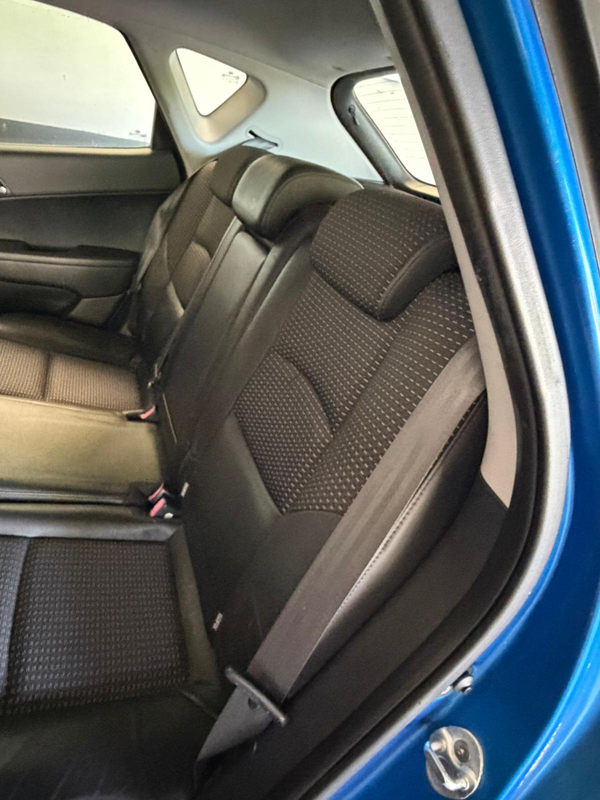 HYUNDAI i30 2.0 CRDi Premium-image-6