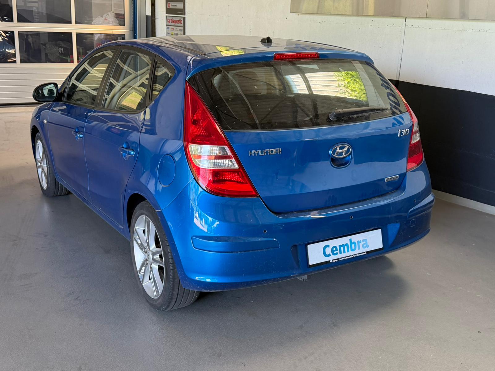 HYUNDAI i30 2.0 CRDi Premium-showroom-element-2