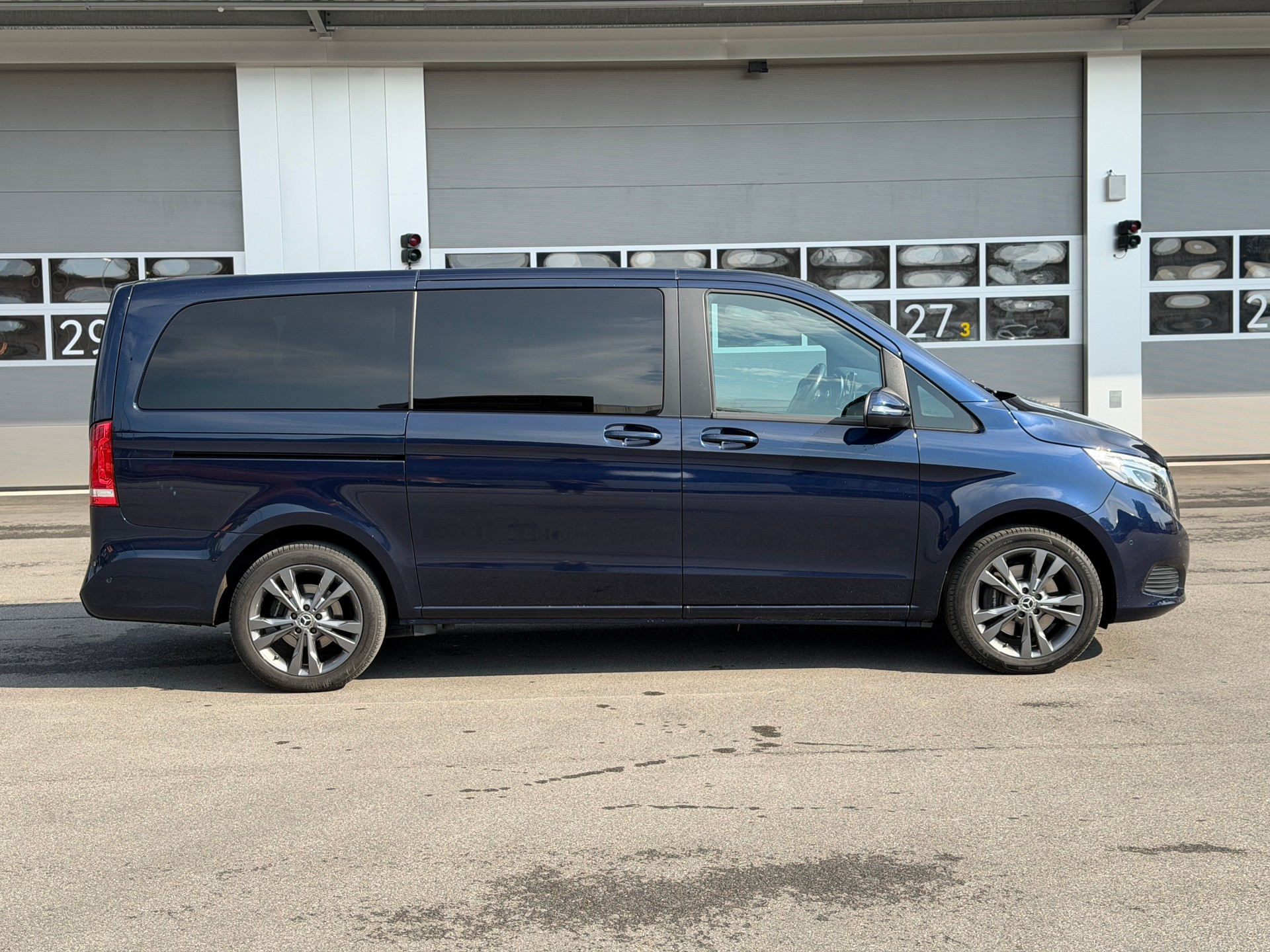 MERCEDES-BENZ V 250 d lang 4Matic 7G-Tronic-image-2